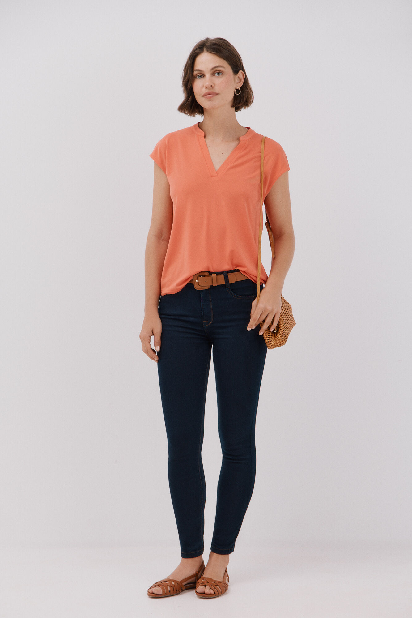 Cortefiel Playera b&aacute;sica cuello mao desmentido Coral