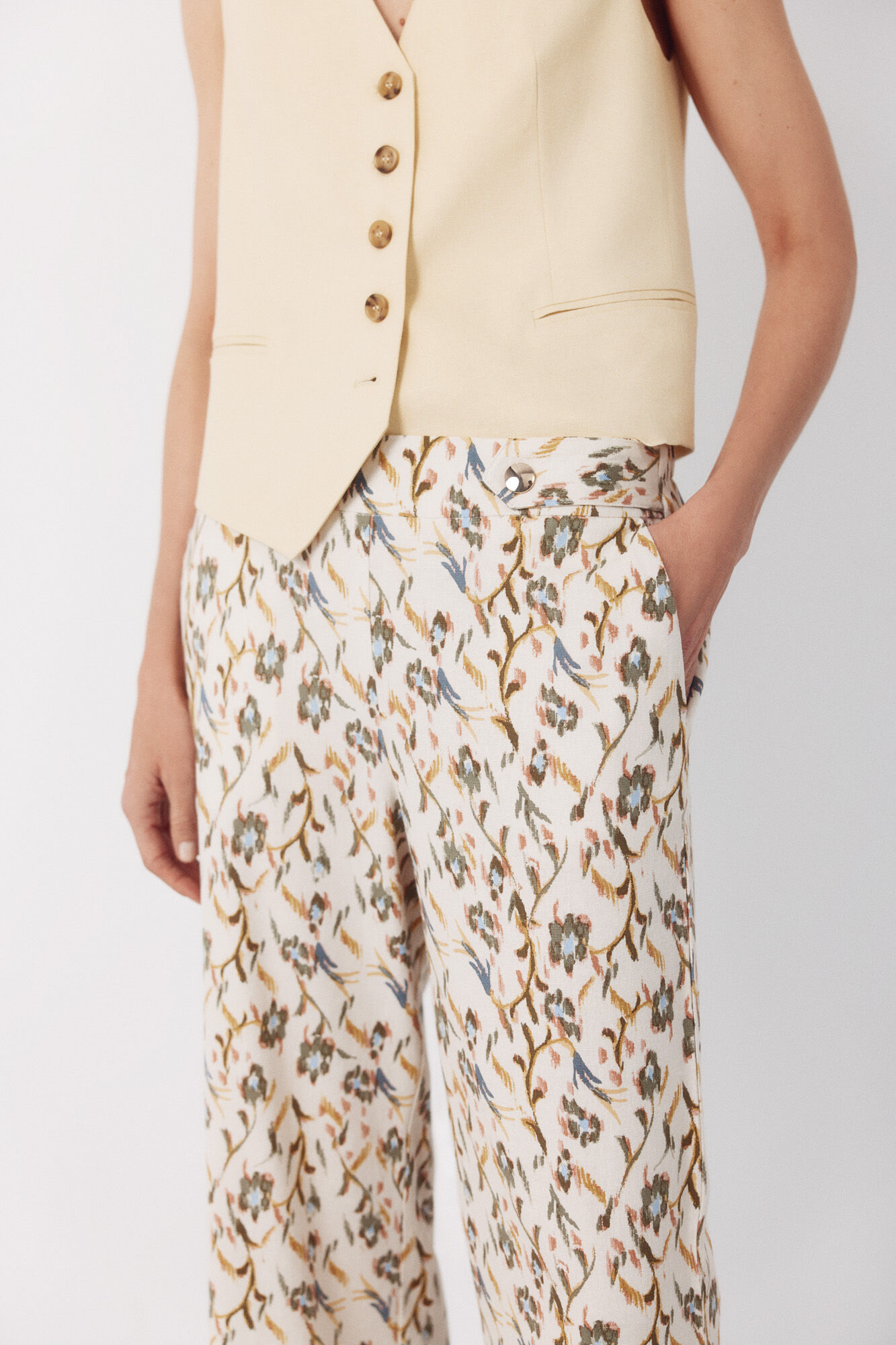 Cortefiel Pantal&oacute;n de lino con botones dorados Multicolor