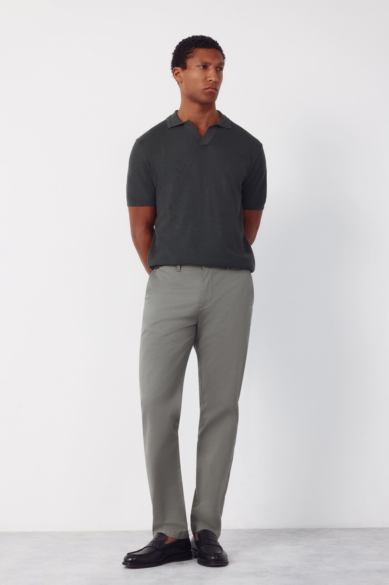 Cortefiel Pantal&oacute;n chino regular fit Kaki
