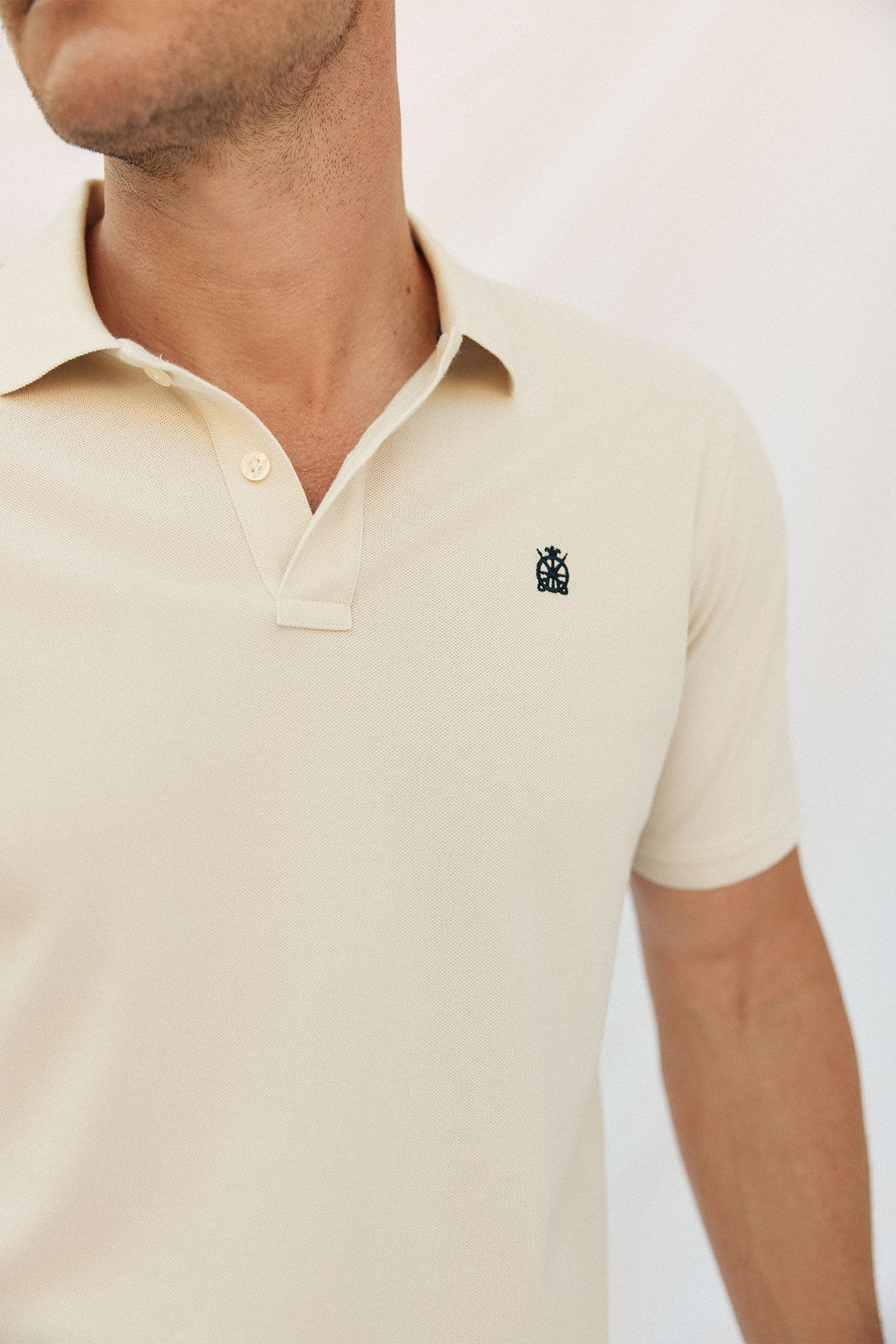 Cortefiel Polo b&aacute;sico piqu&eacute; Marfil