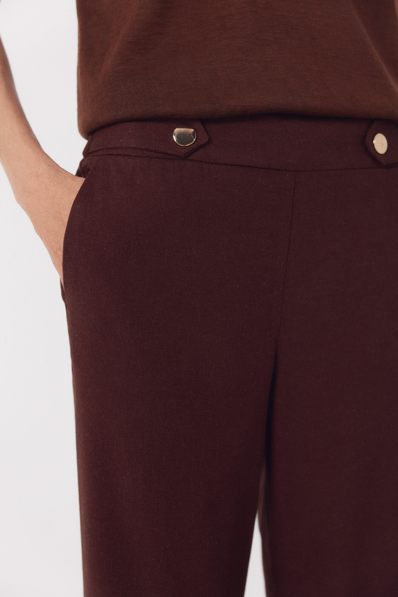 Cortefiel Pantal&oacute;n de lino con botones dorados Marr&oacute;n