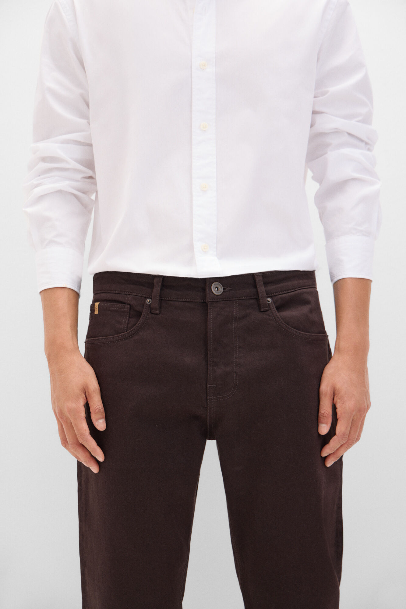 Cortefiel Pantal&oacute;n 5 bolsillos color regular fit Estampado marr&oacute;n