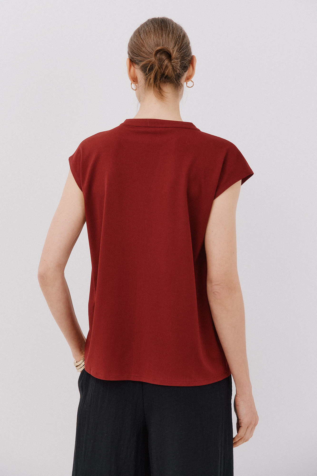 Cortefiel Playera b&aacute;sica sin mangas cuello mao Vino