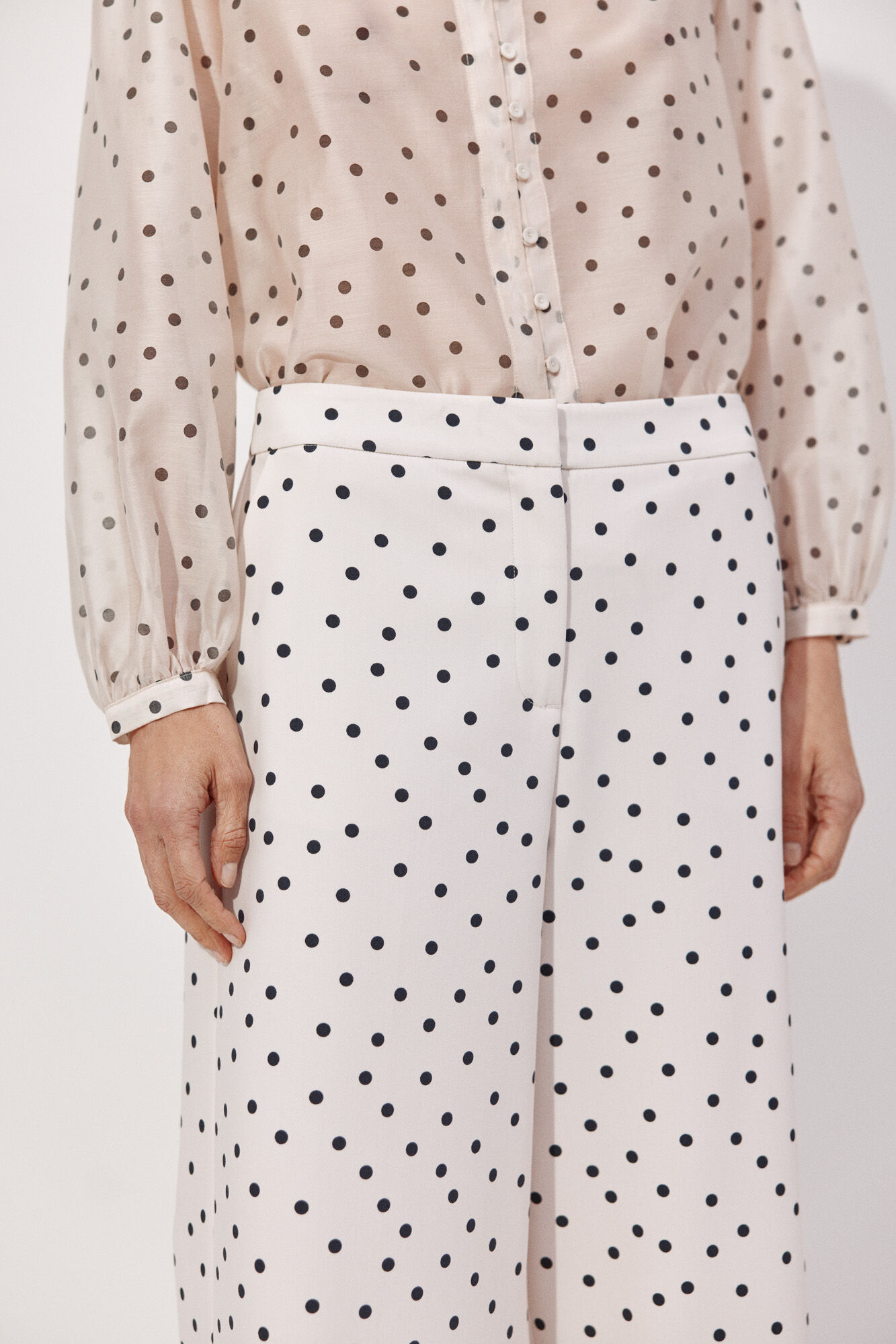 Cortefiel Pantal&oacute;n palazzo de puntos Estampado blanco