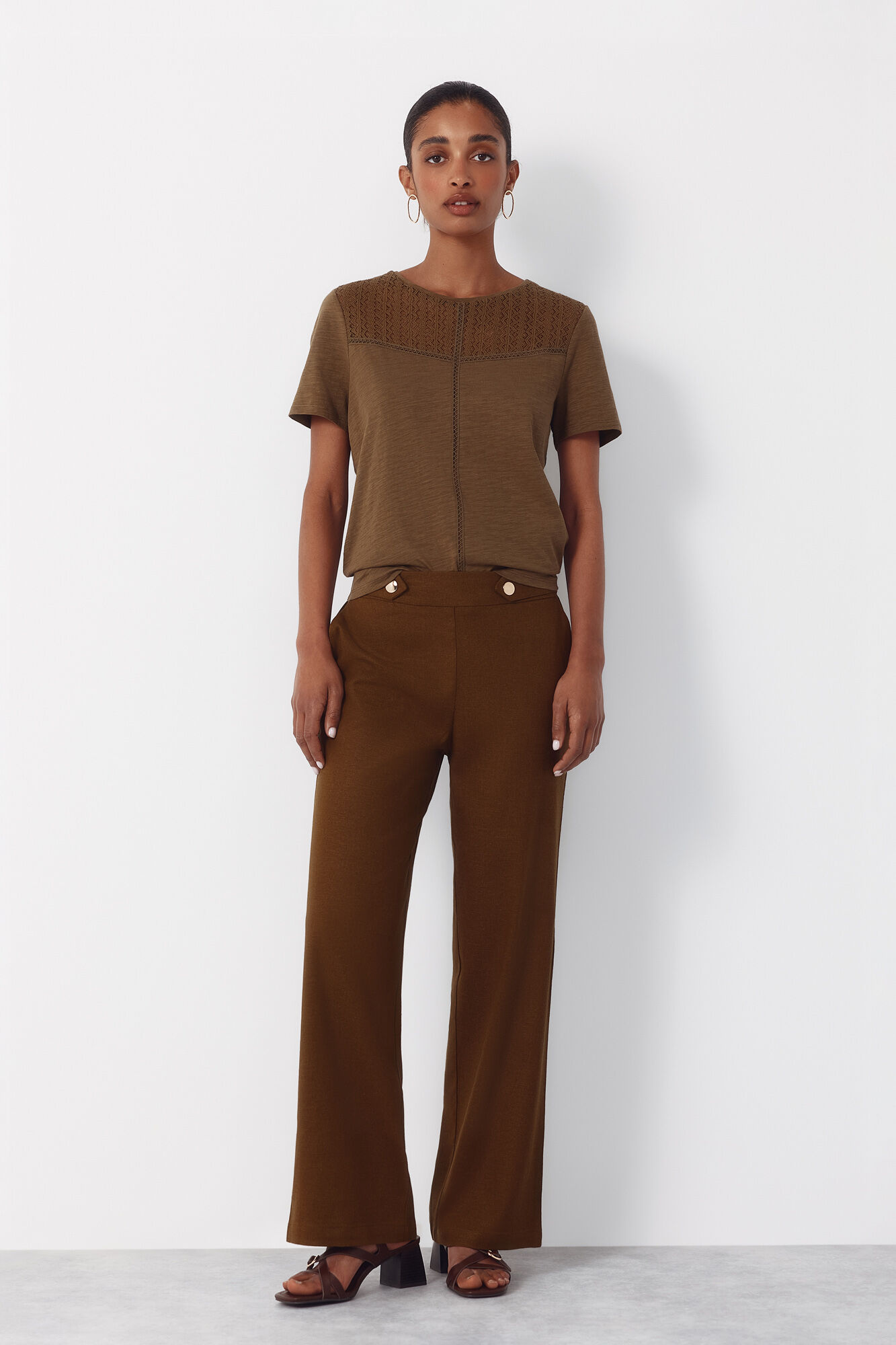 Cortefiel Pantal&oacute;n de lino con botones dorados Kaki