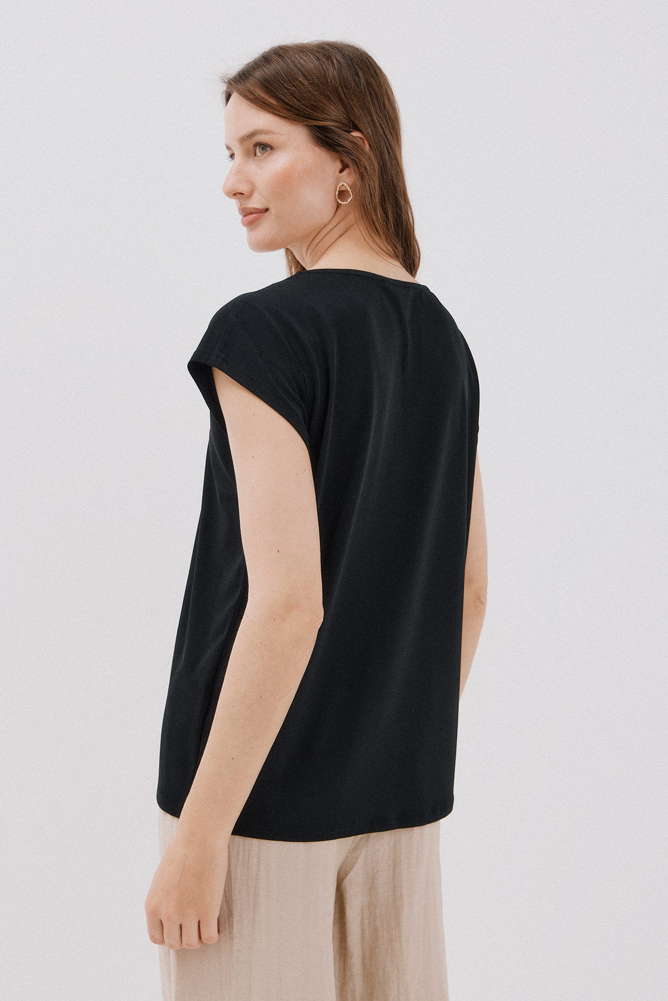 Cortefiel Playera pico con detalle puntilla Negro