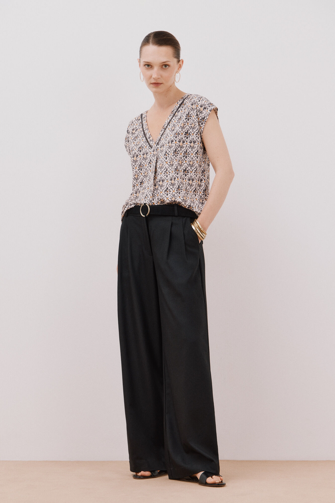 Cortefiel Playera pico con detalle puntilla