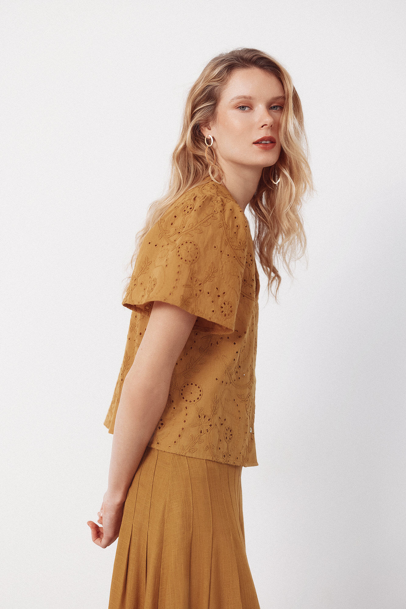 Cortefiel Blusa con bordados Amarillo