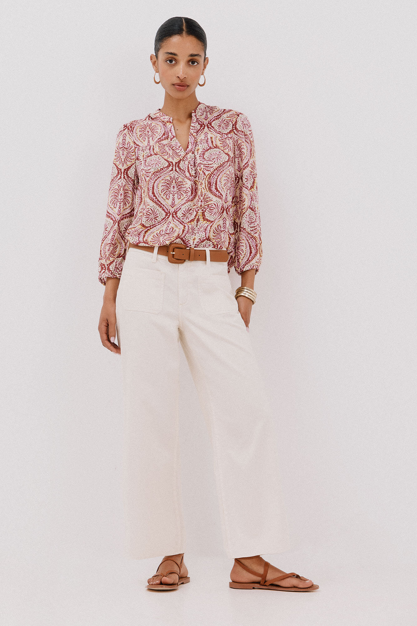 Cortefiel Playera estampada escote pico fruncido Estampado granate