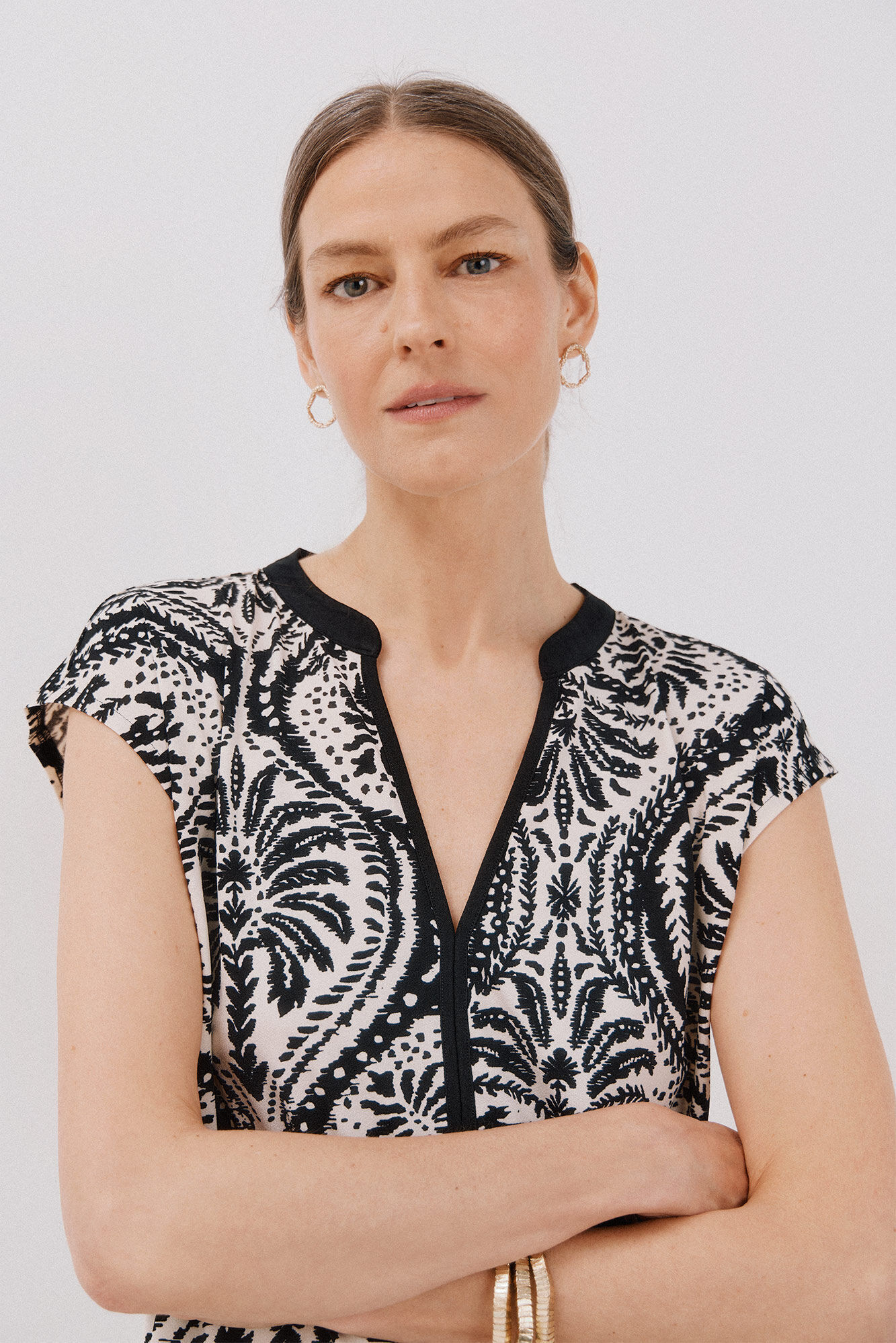 Cortefiel Playera b&aacute;sica sin mangas cuello mao Estampado blanco