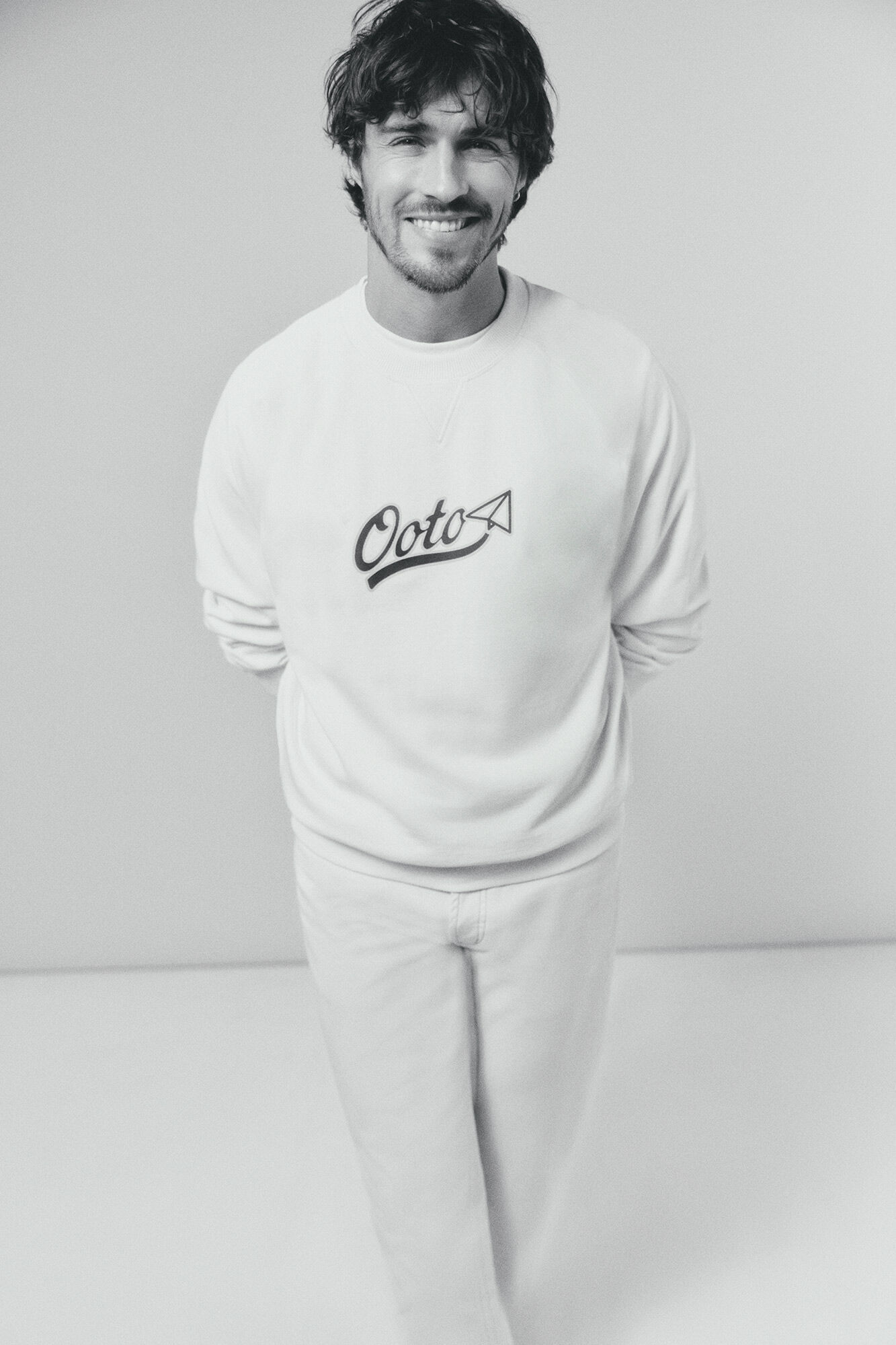 OOTO Sudadera logo cuello redondo Marfil