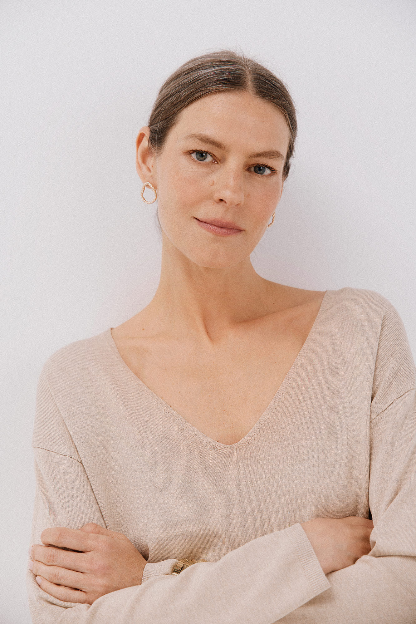 Cortefiel Su&eacute;ter escote pico Beige