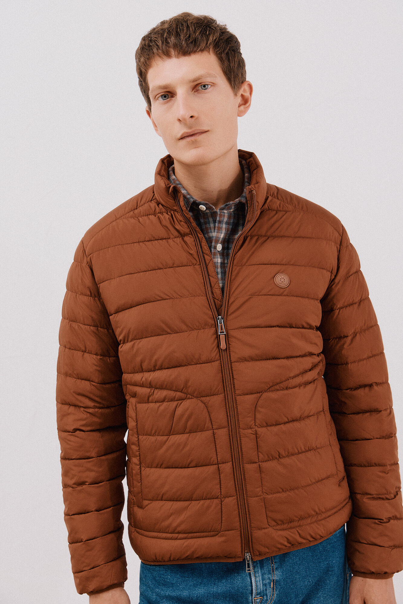 Cortefiel Chamarra acolchada ultralight Marr&oacute;n