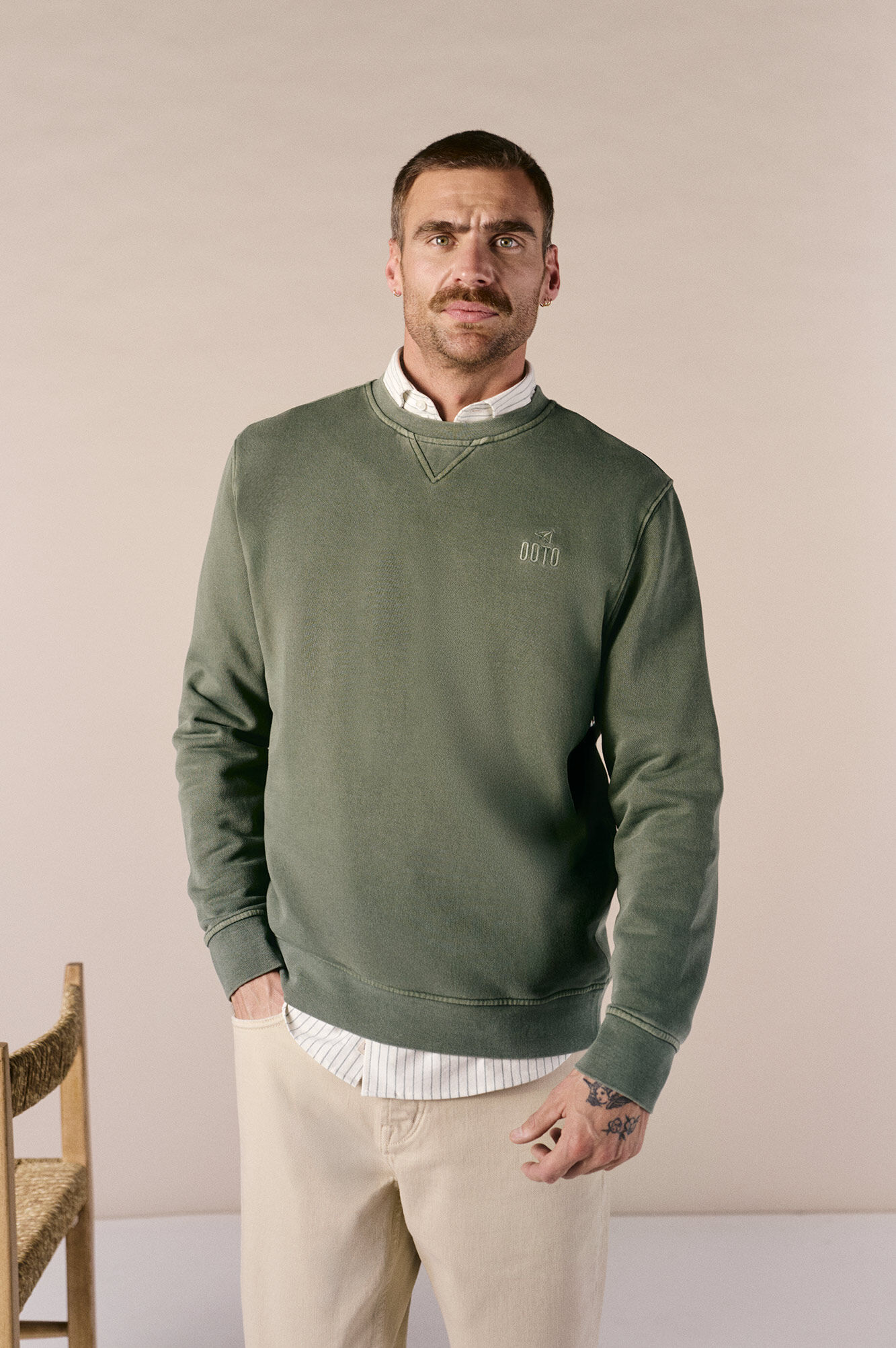 OOTO Sudadera b&aacute;sica lavada cuello redondo