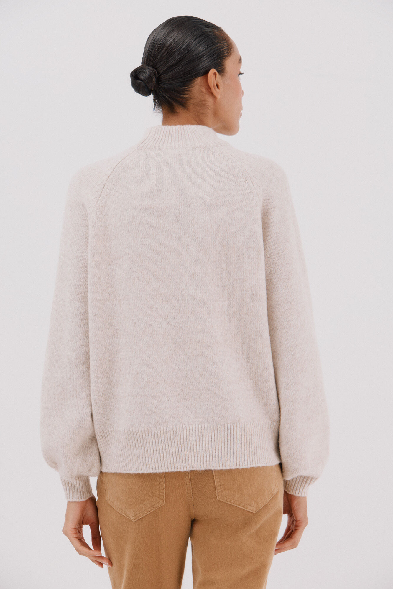 Cortefiel Su&eacute;ter strass y perlas Marfil