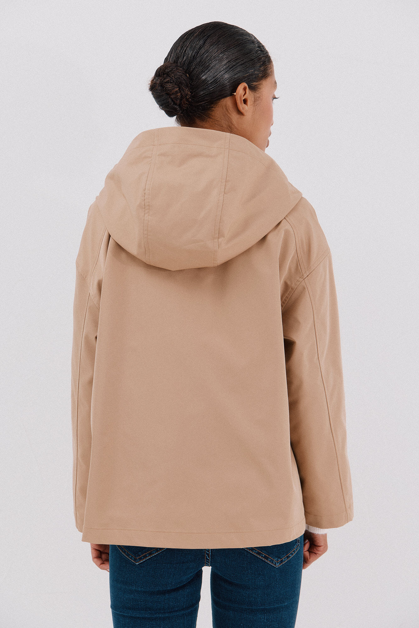 Cortefiel Chamarra corta con botones autom&aacute;ticos Beige