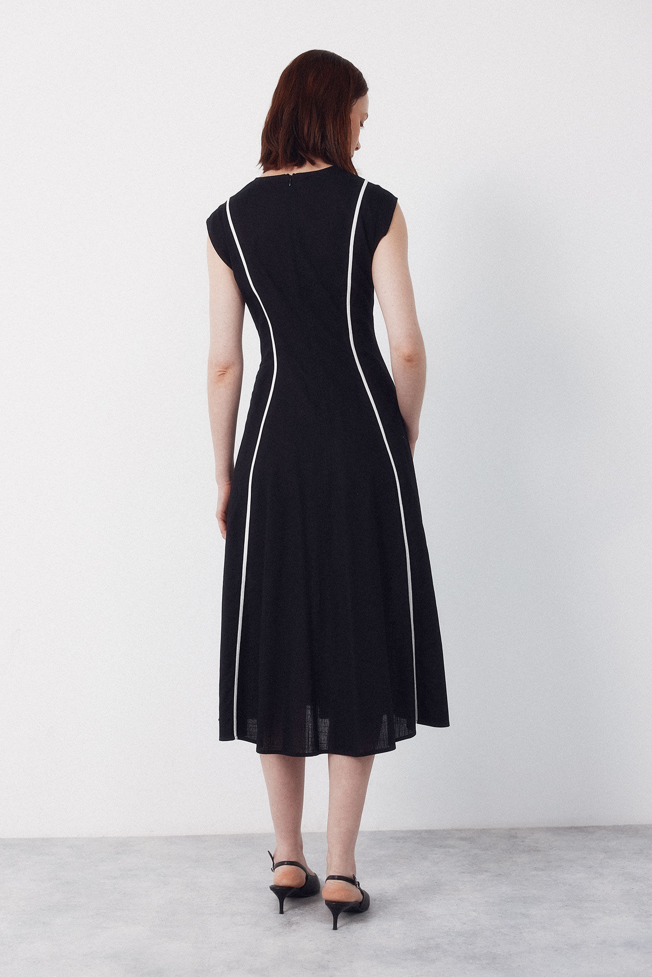 Cortefiel Vestido con contrastes Negro