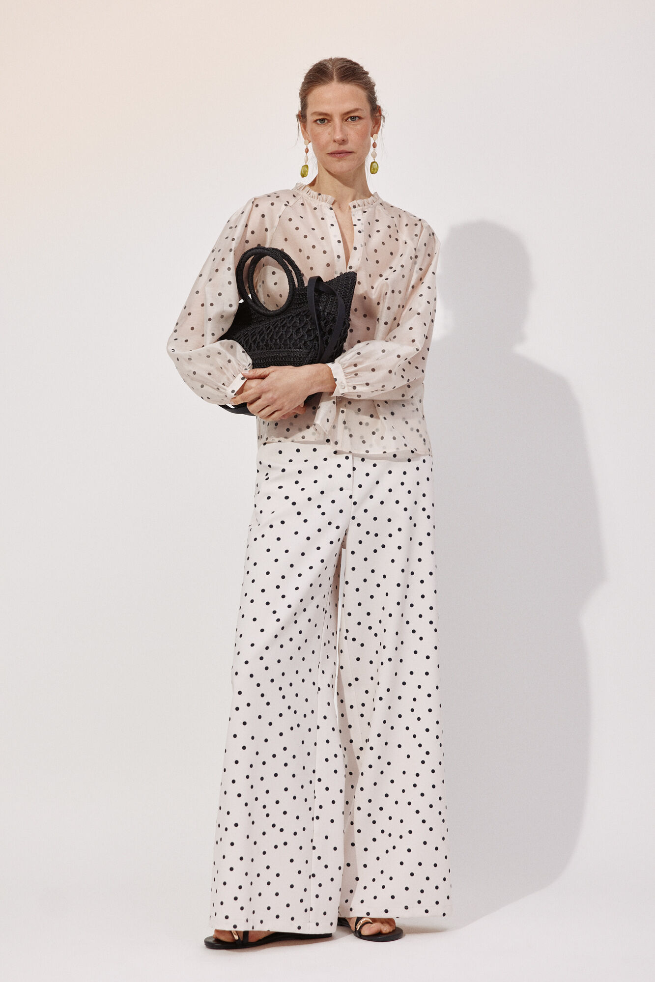 Cortefiel Blusa de puntos con volante Beige