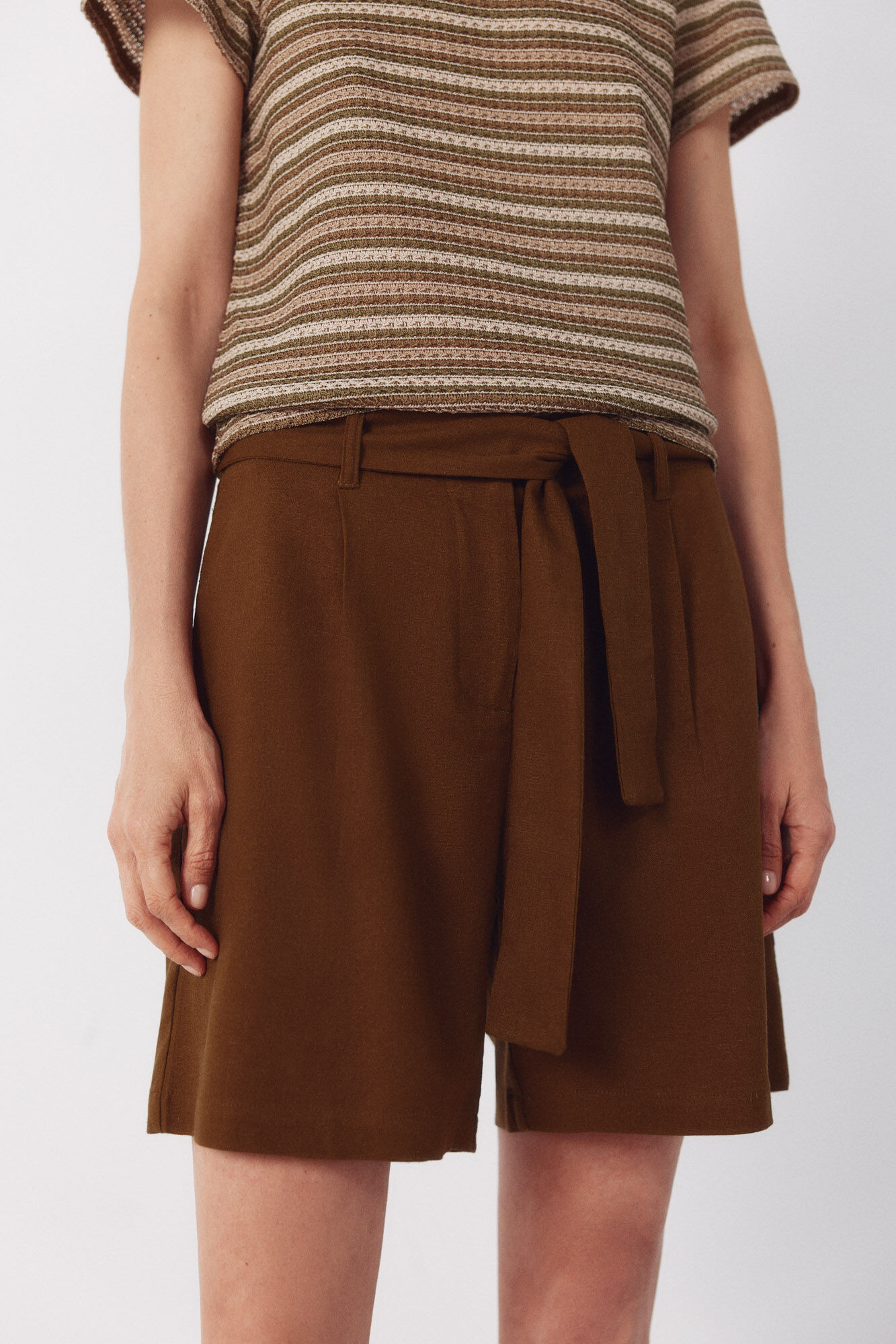 Cortefiel Pantal&oacute;n bermuda de lino Marr&oacute;n oscuro
