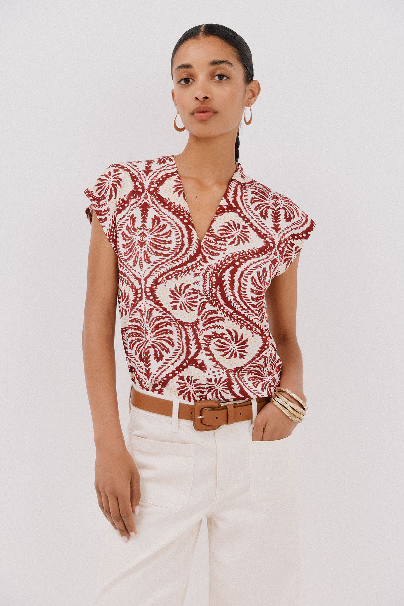 Cortefiel Playera estampada escote pico fruncido Estampado granate