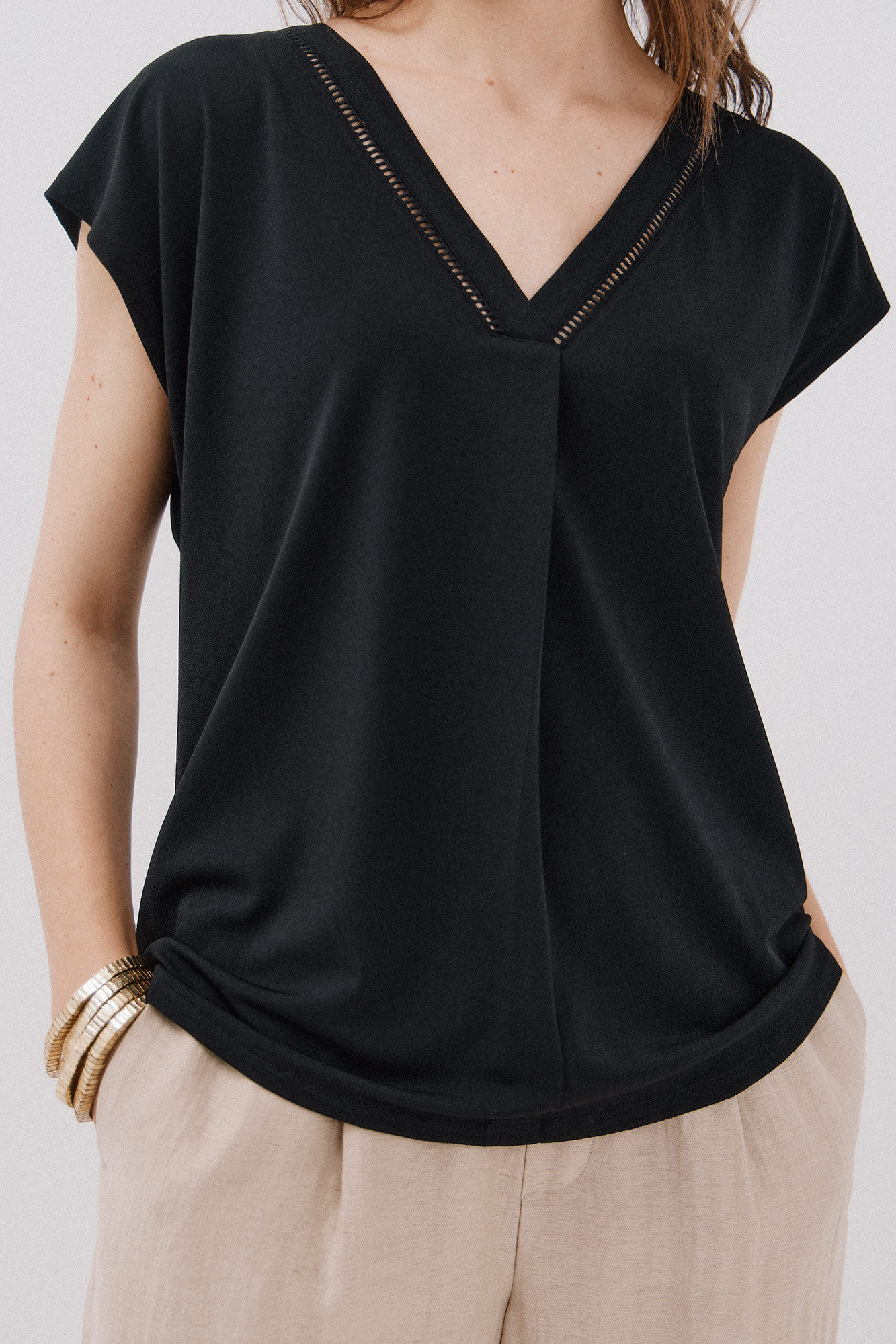 Cortefiel Playera pico con detalle puntilla