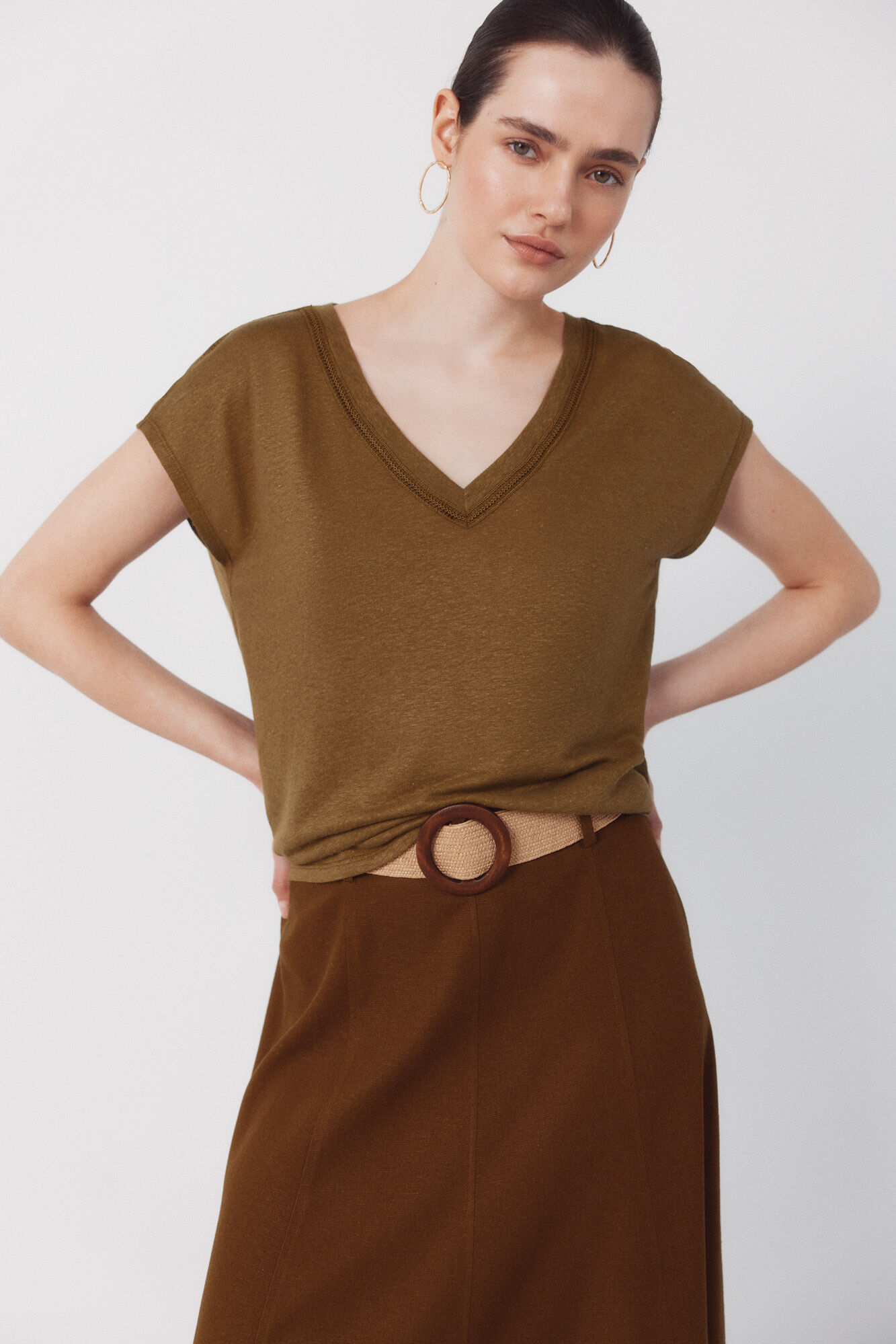 Cortefiel Playera de lino con escote en pico y l&uacute;rex