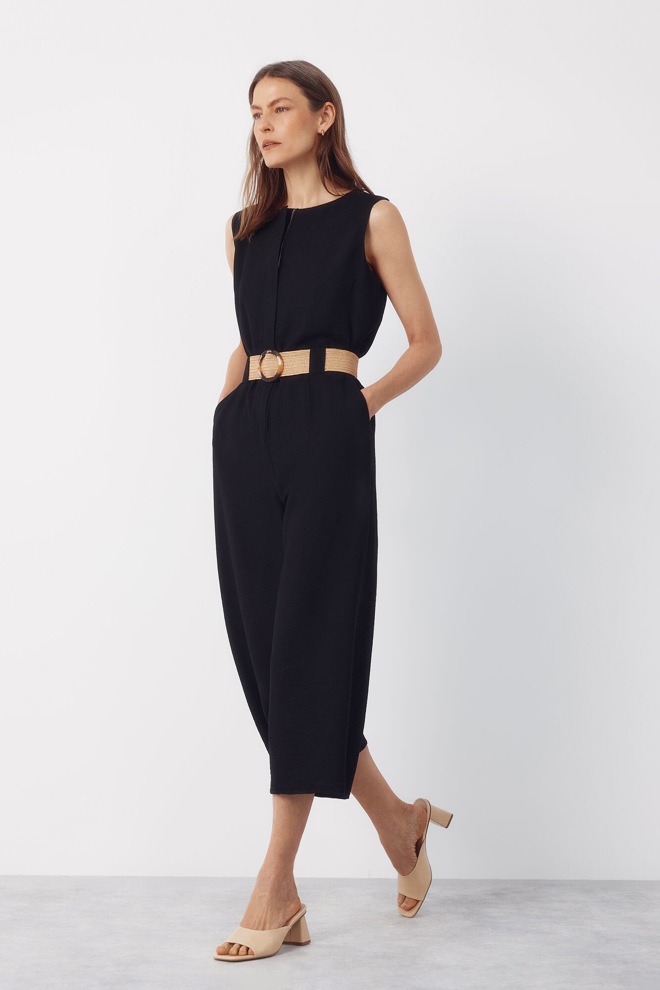 Cortefiel Jumpsuit con cintur&oacute;n Negro