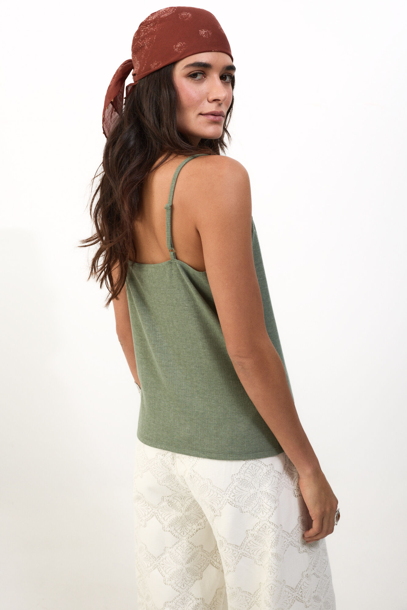 Slowlove Top tirantes detalle blonda Marr&oacute;n