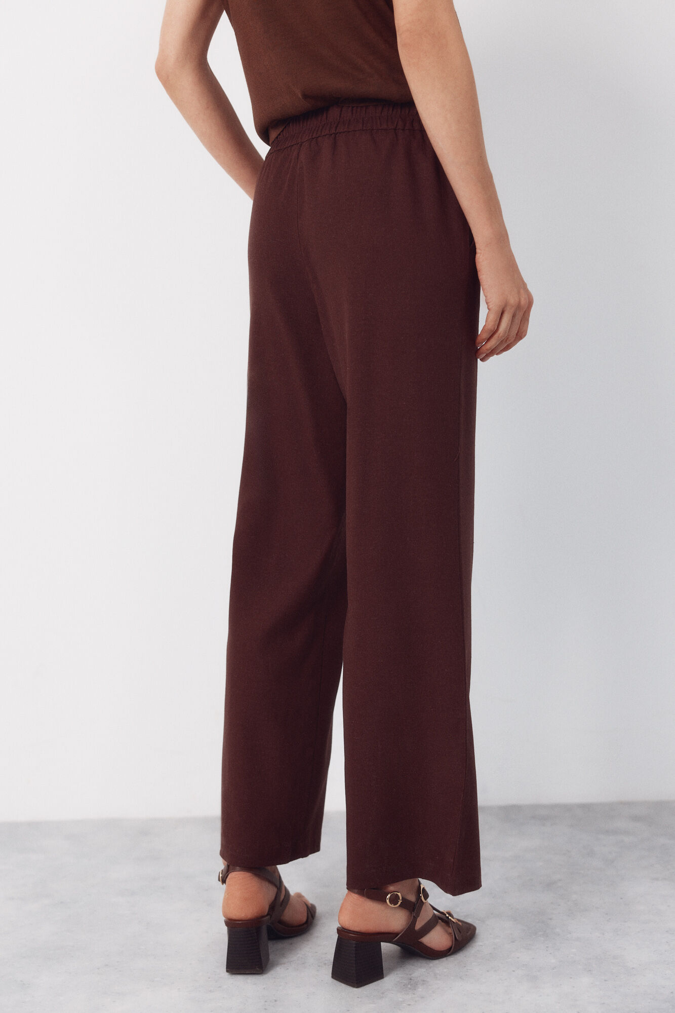 Cortefiel Pantal&oacute;n de lino con botones dorados Marr&oacute;n