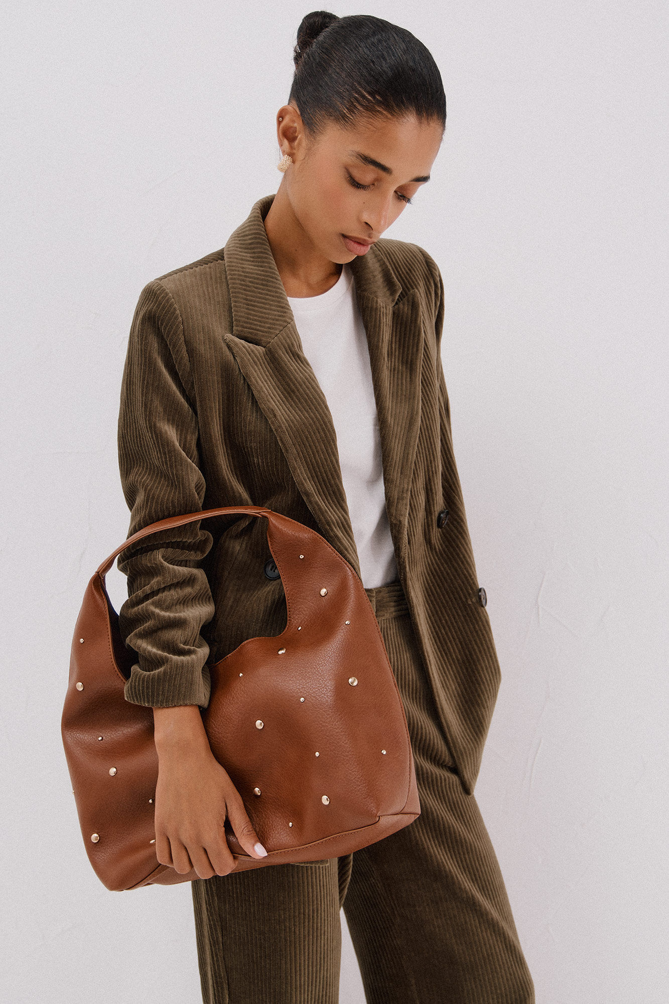 Cortefiel Bolsa hobo con tachuelas