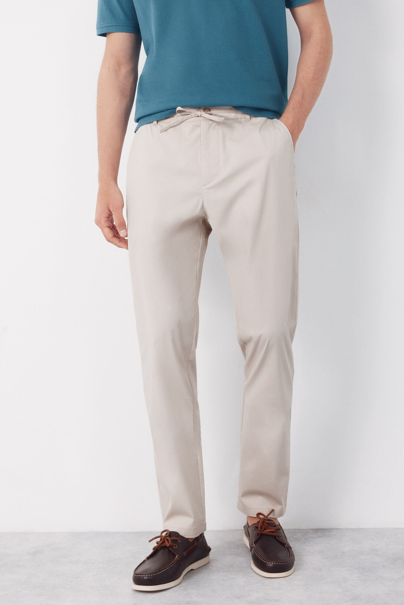 Cortefiel Pantal&oacute;n chino t&eacute;cnico con cordones tapered
