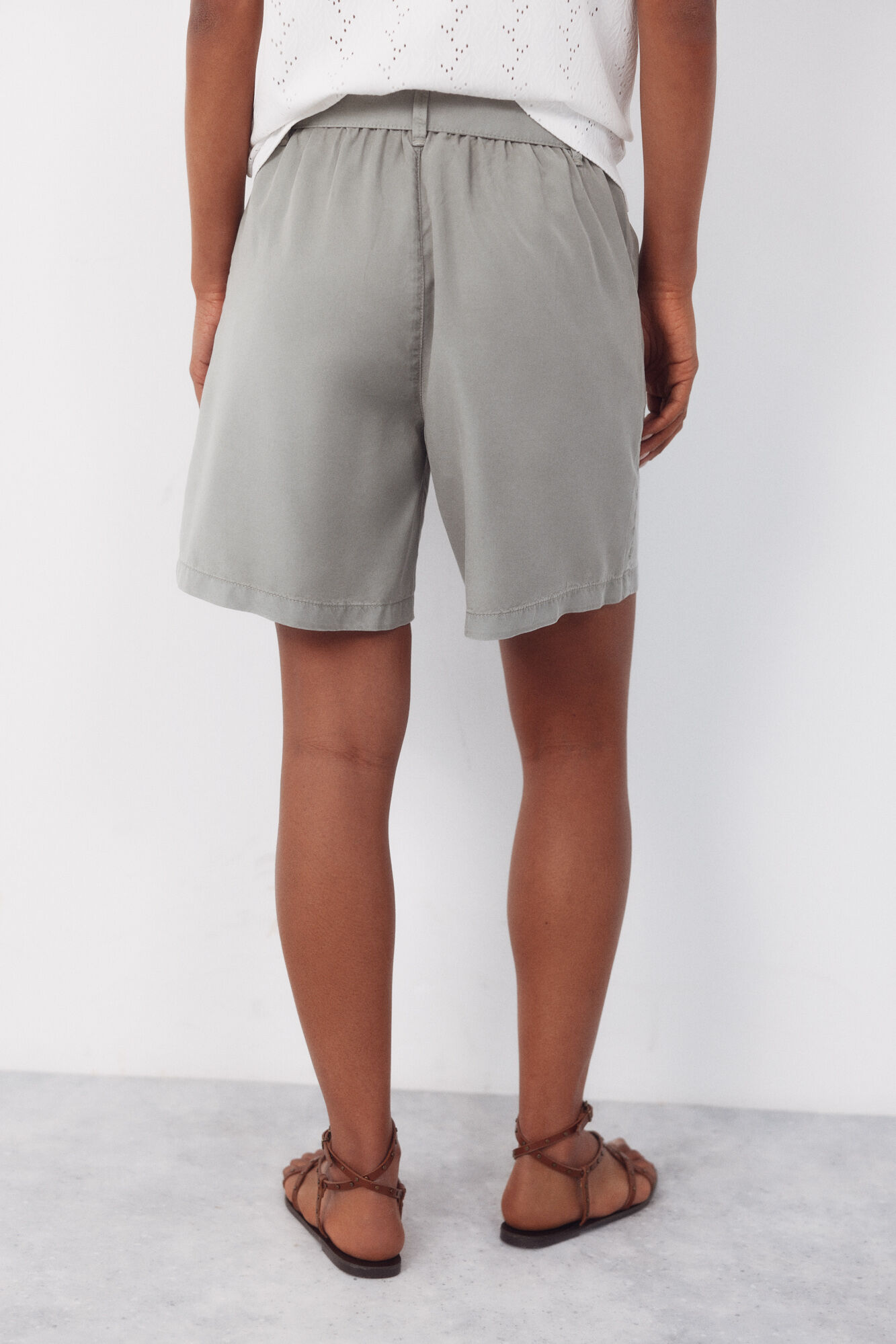 Cortefiel Bermudas fluidas de tencel Kaki