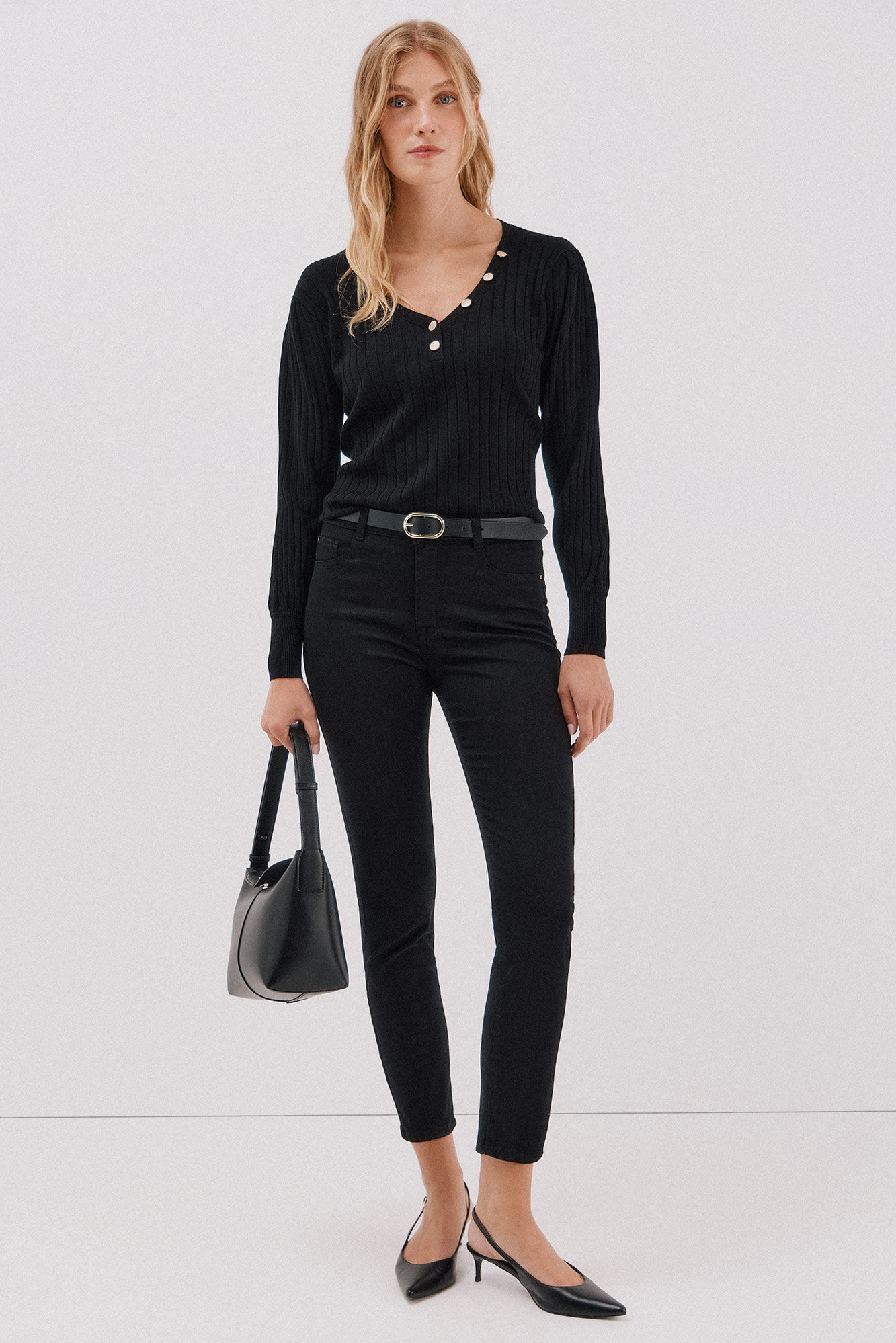 Cortefiel Su&eacute;ter cuello en pico con botones Negro