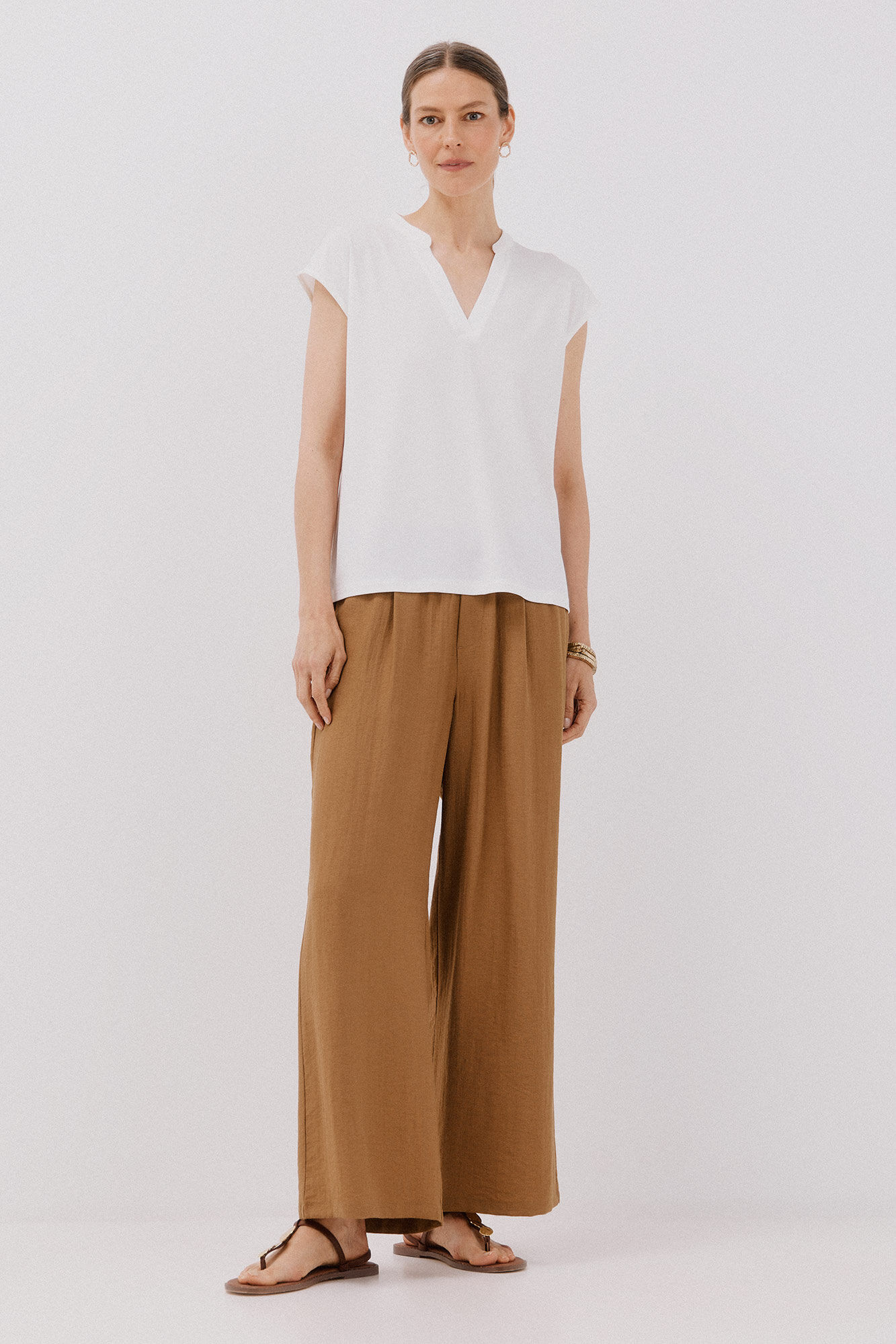 Cortefiel Playera b&aacute;sica cuello mao desmentido Blanco