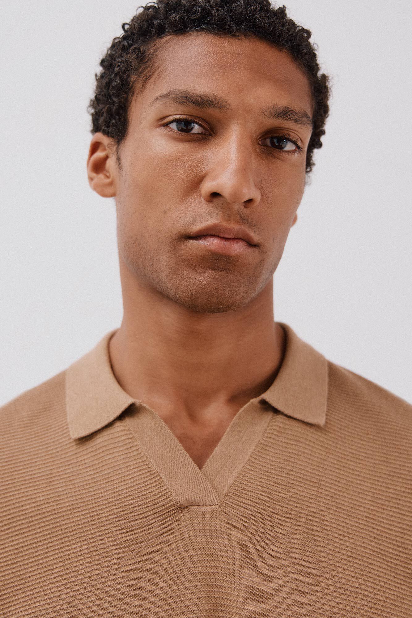 Cortefiel Su&eacute;ter tejido fino Beige