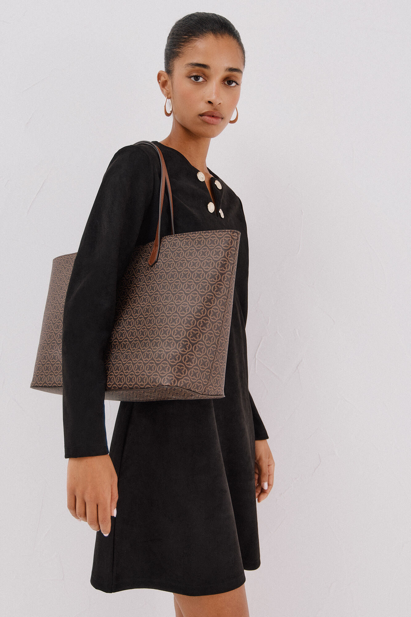 Cortefiel Bolsa shopper monogram Estampado marr&oacute;n