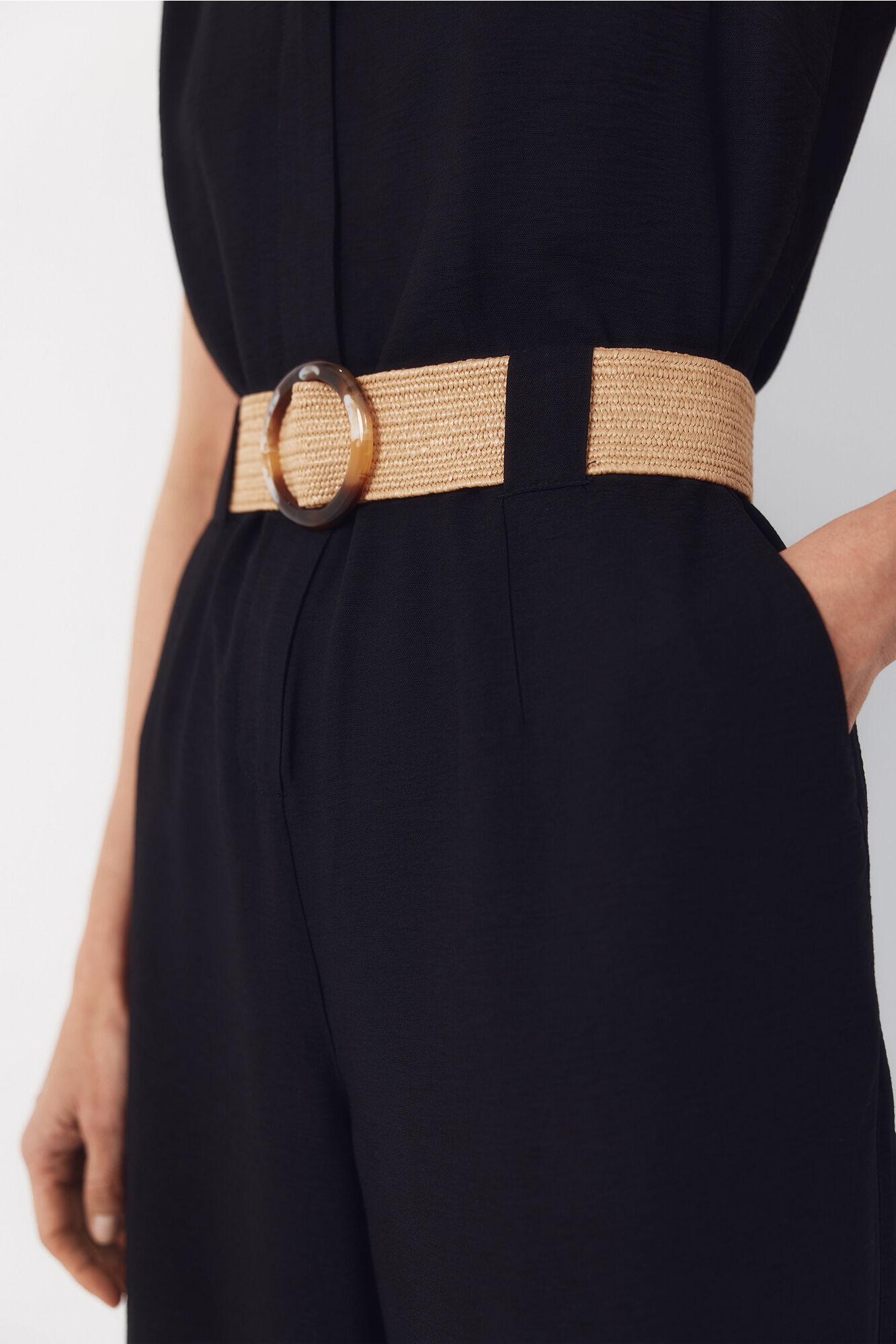 Cortefiel Jumpsuit con cintur&oacute;n Negro