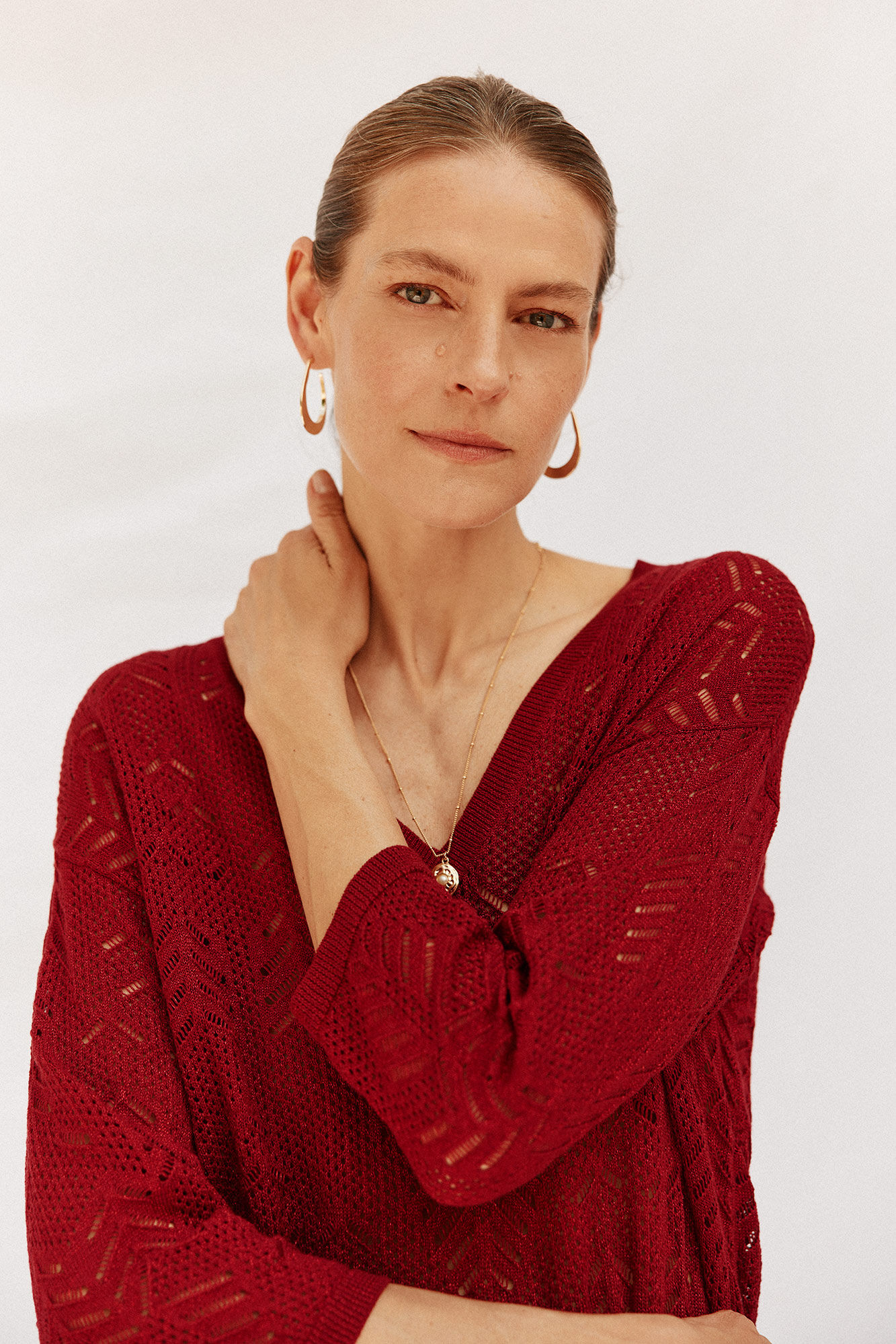 Cortefiel Su&eacute;ter con calados Granate