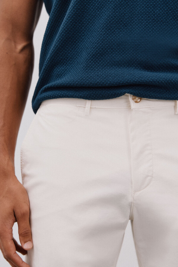 Cortefiel Bermudas chino Marfil