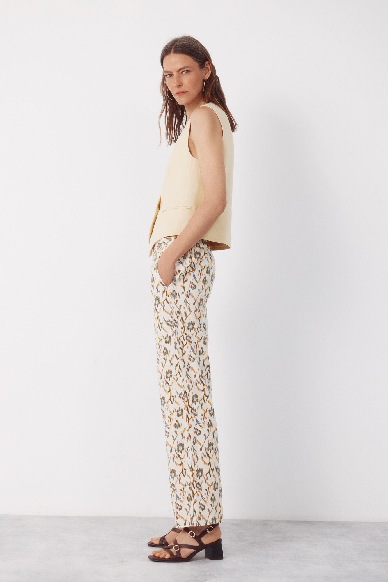 Cortefiel Pantal&oacute;n de lino con botones dorados
