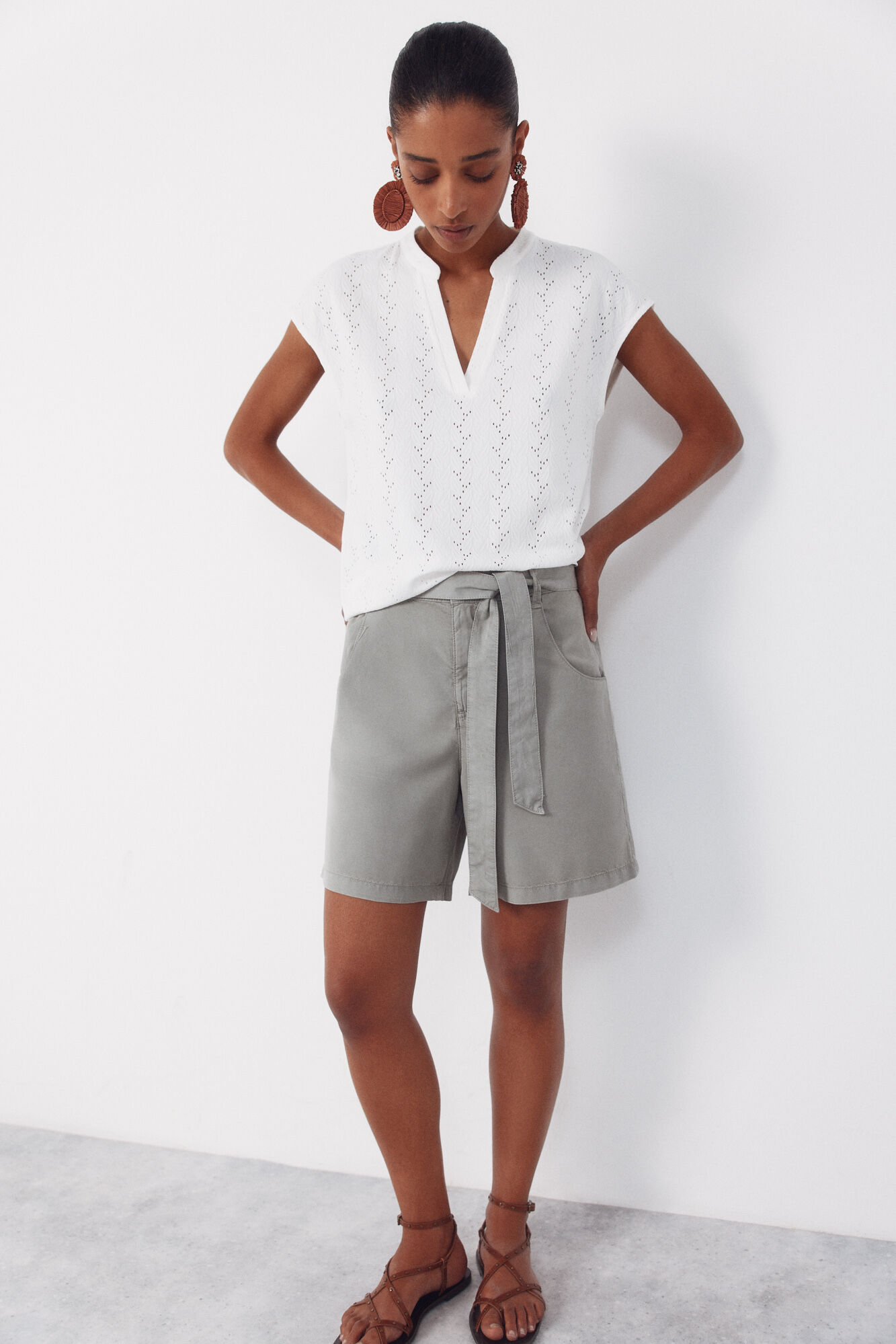 Cortefiel Bermudas fluidas de tencel Kaki