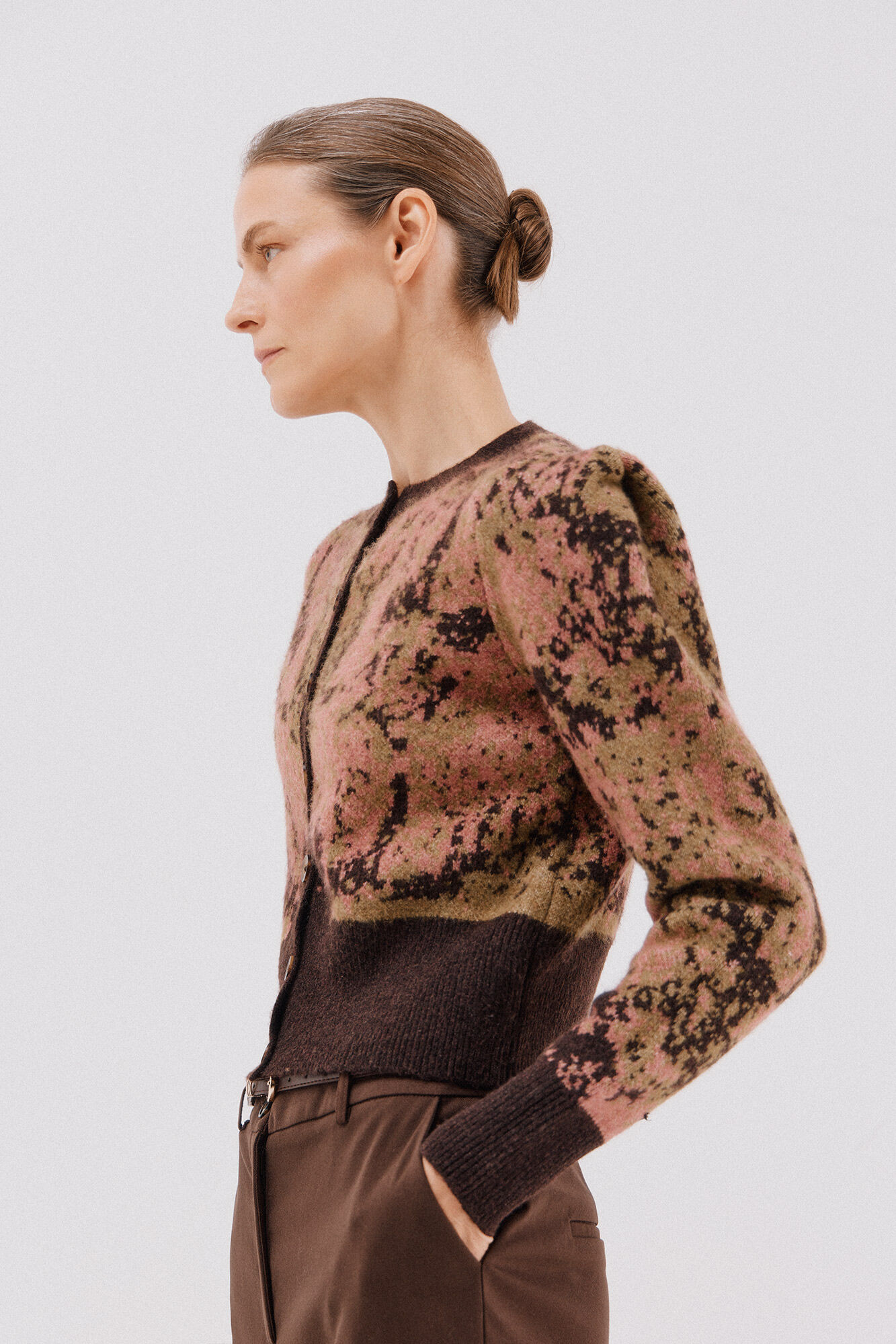 Cortefiel Chaqueta pliegue hombro Marr&oacute;n oscuro