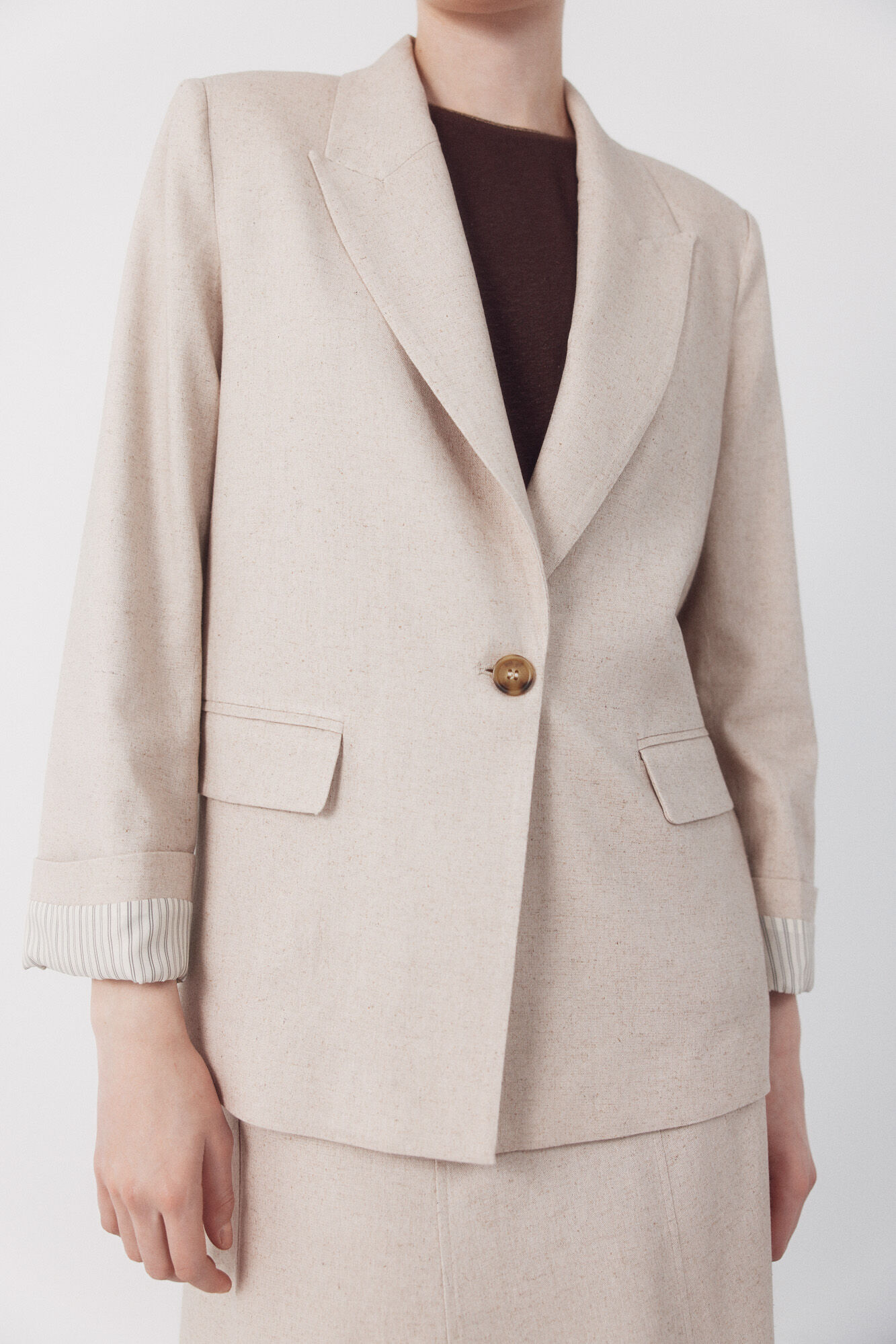 Cortefiel Blazer de tejido con lino Arena