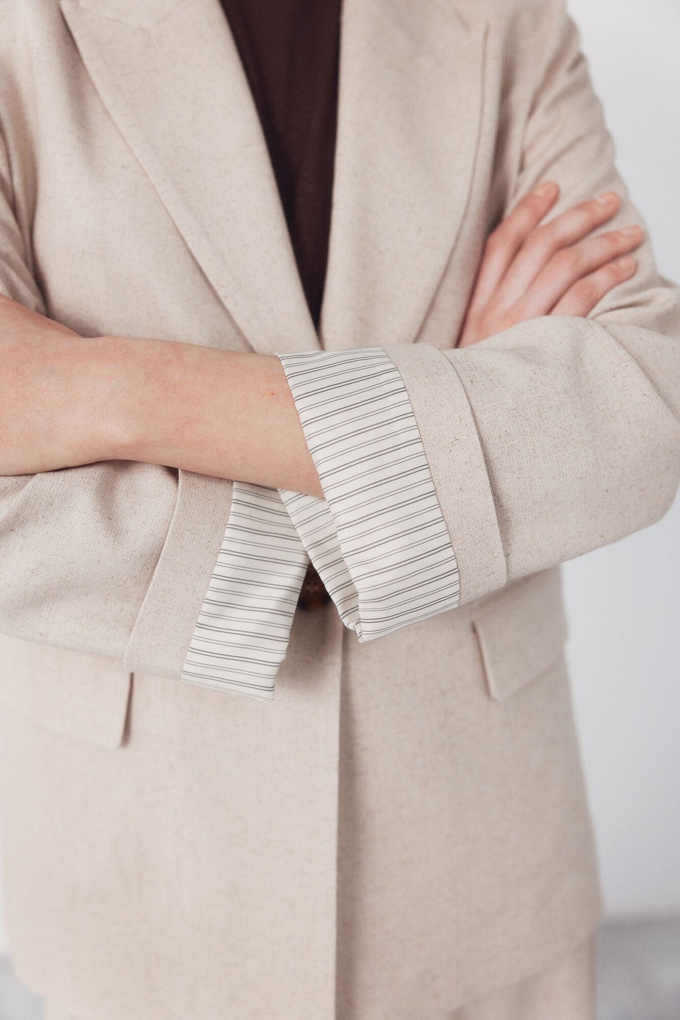 Cortefiel Blazer de tejido con lino Arena
