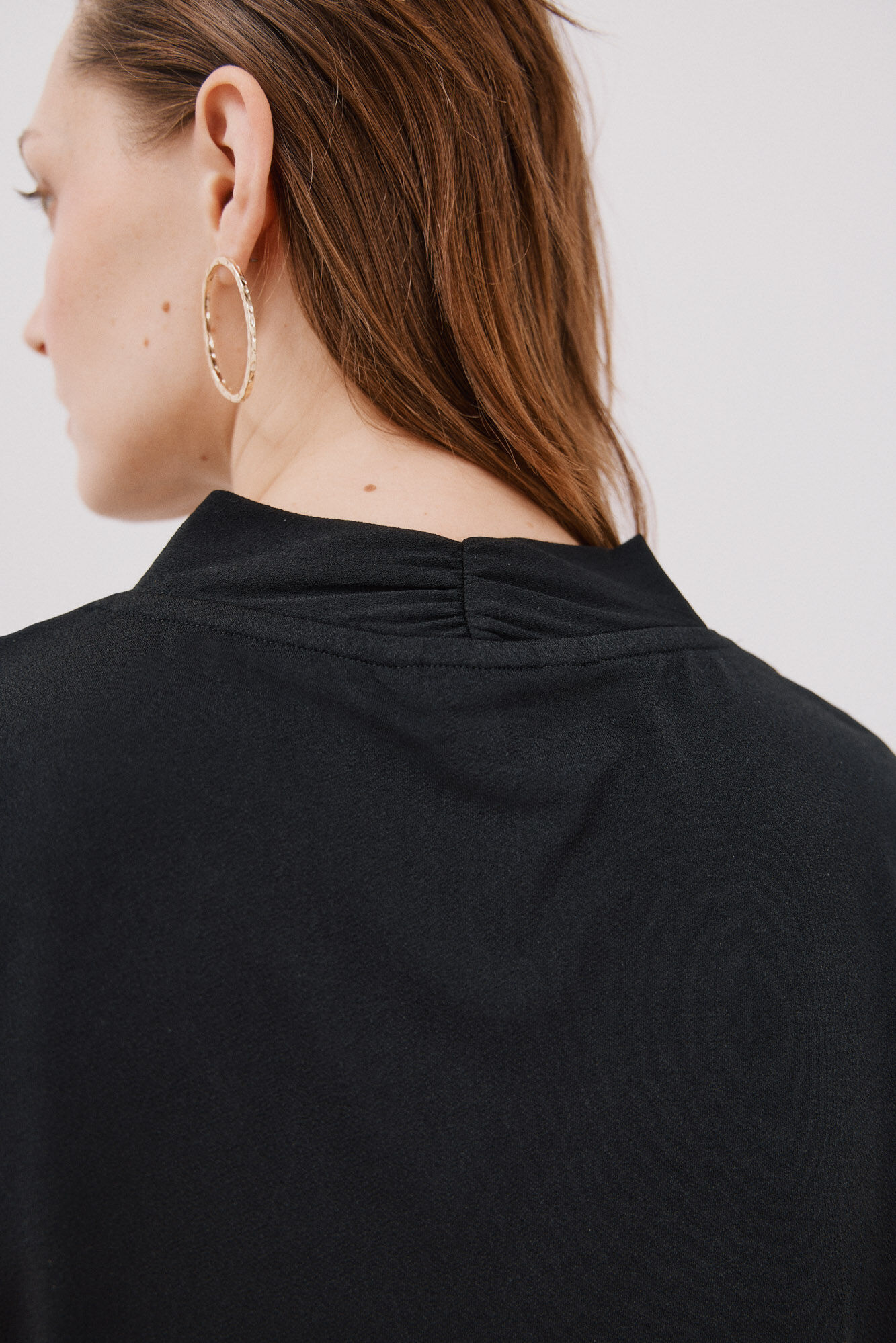 Cortefiel Playera estampada con escote en pico fruncido Negro