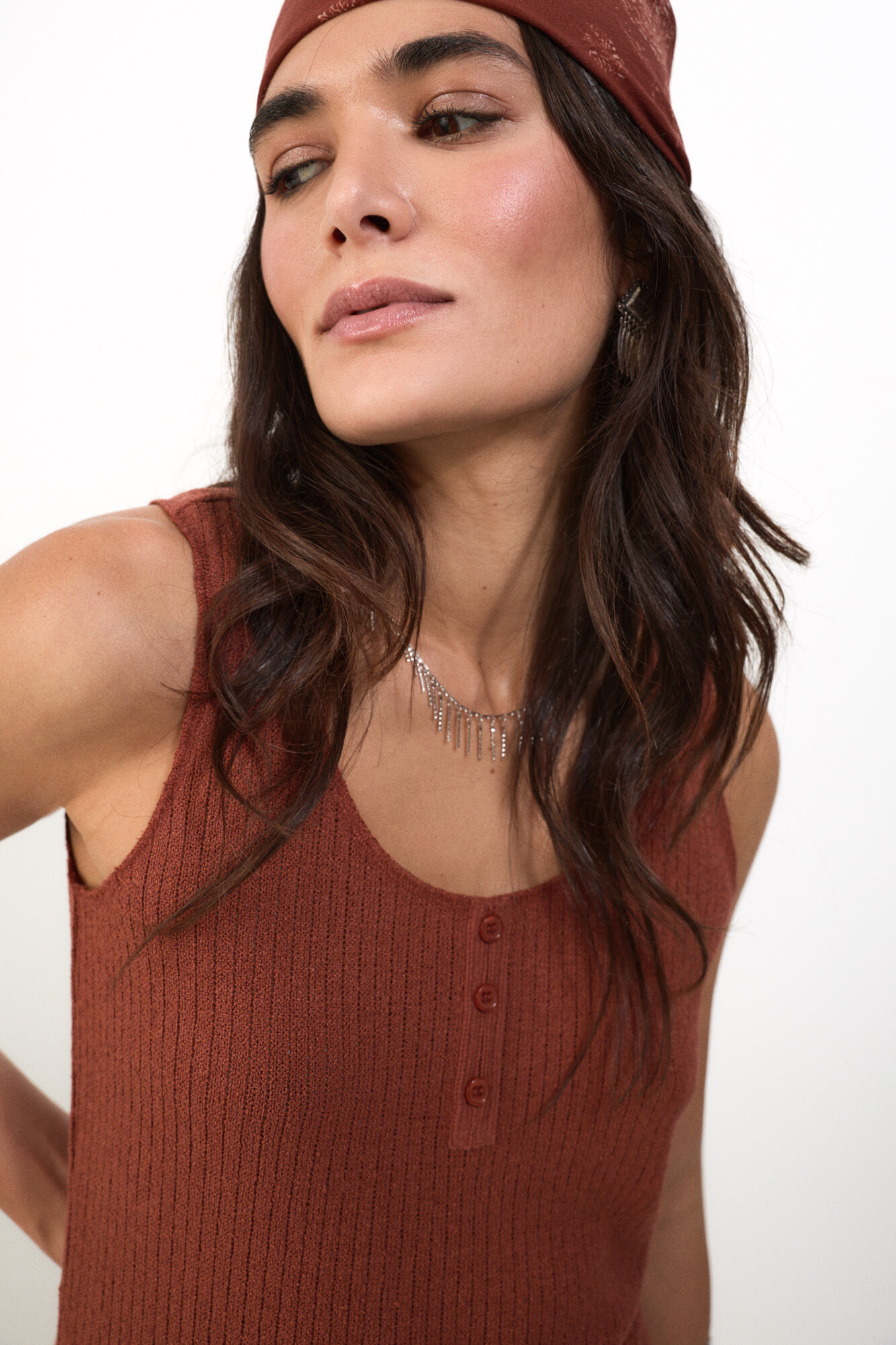 Slowlove Top tirantes botones Marr&oacute;n