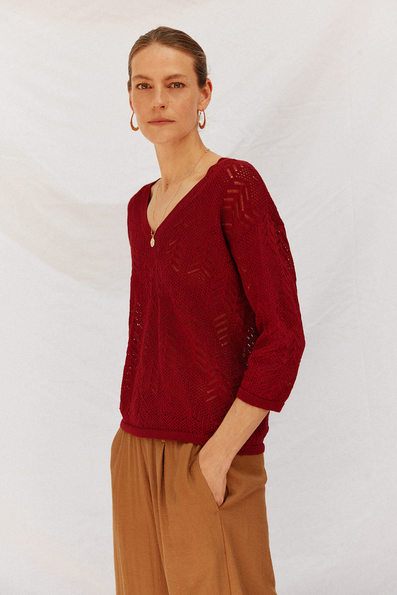 Cortefiel Su&eacute;ter con calados Granate