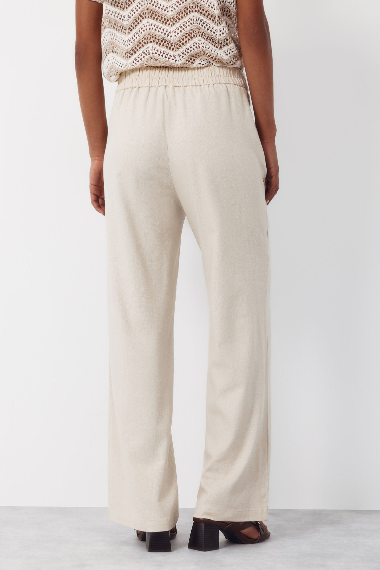 Cortefiel Pantal&oacute;n de lino con botones dorados Beige