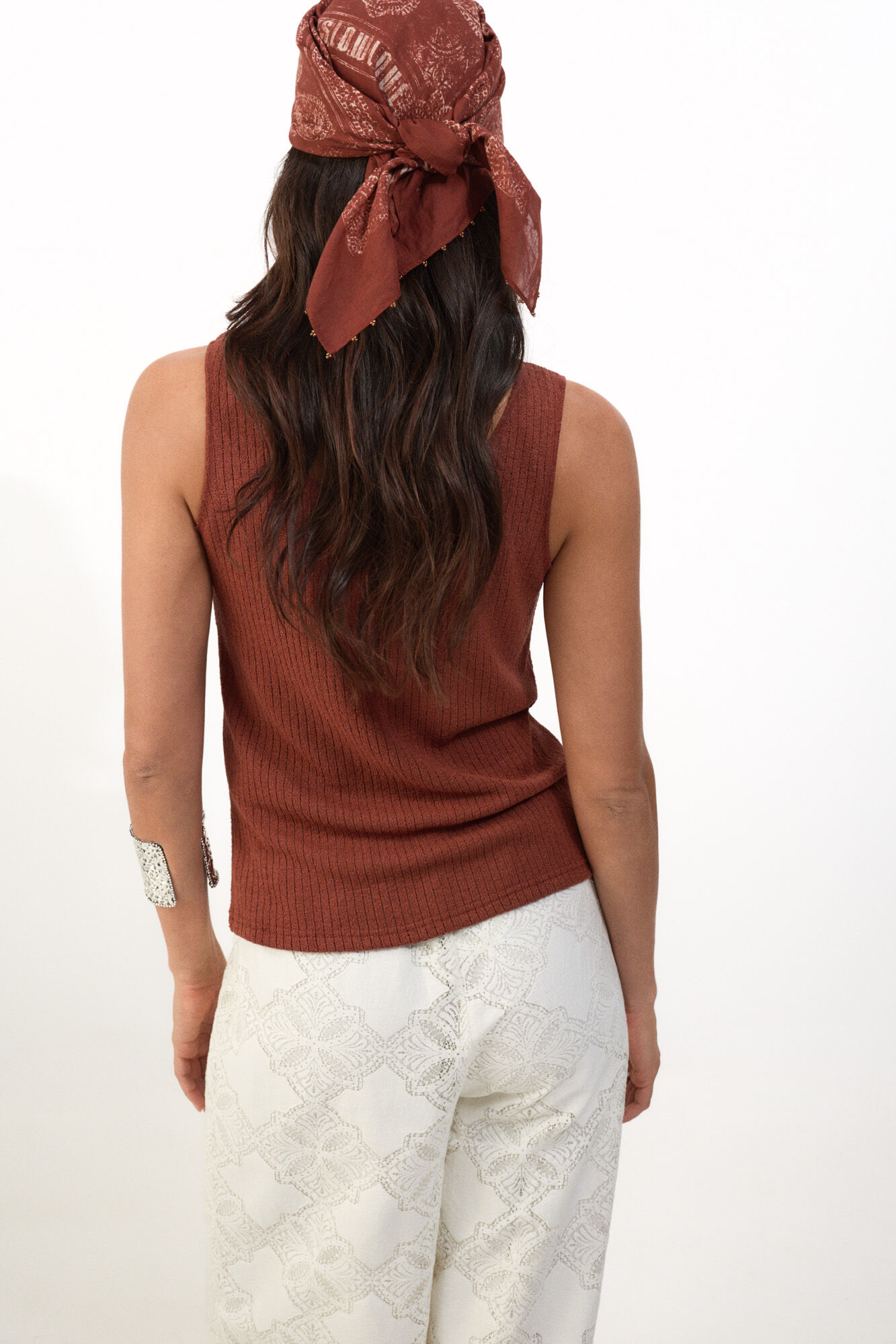 Slowlove Top tirantes botones Marr&oacute;n