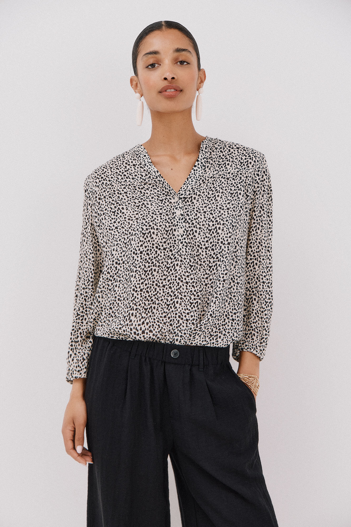 Cortefiel Blusa canes&uacute; delantro Estampado blanco